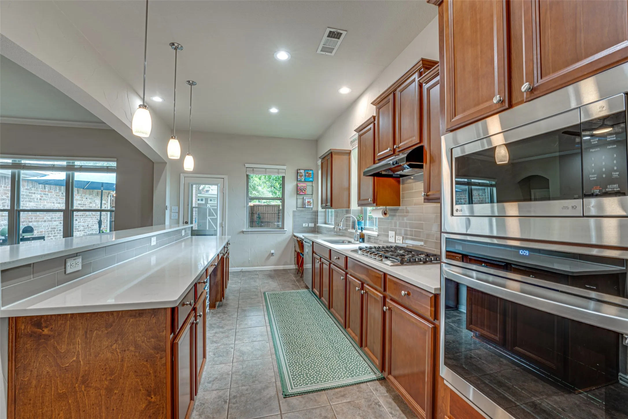 Single Family Residence For Sale in Rockwall County , 1351 Coastal Drive, Rockwall, Texas 75087, 4 Bedroom, 2 Bathroom, 2 Garage spaces, 2,211 Sqft, built in 2005, mls#21287675, Real Estate Agent in Rockwall, Homes For Sale in Rockwall county, Homes For Sale in Rockwall, Realtor in Rockwall Texas, Real Estate Brokerage Independent Realty Texas, Luminita Cordes Realtor