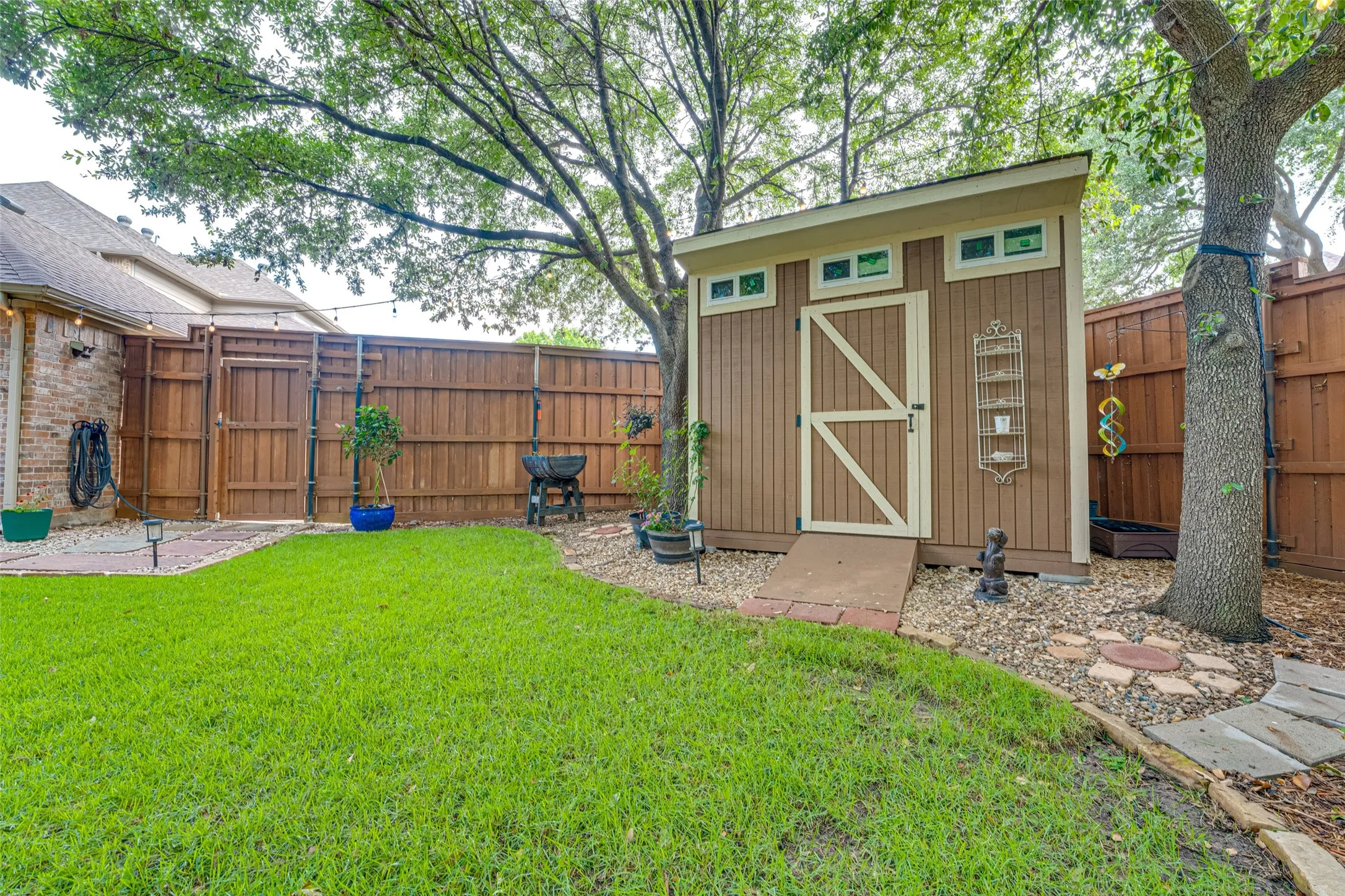Single Family Residence For Sale in Rockwall County , 1351 Coastal Drive, Rockwall, Texas 75087, 4 Bedroom, 2 Bathroom, 2 Garage spaces, 2,211 Sqft, built in 2005, mls#21287675, Real Estate Agent in Rockwall, Homes For Sale in Rockwall county, Homes For Sale in Rockwall, Realtor in Rockwall Texas, Real Estate Brokerage Independent Realty Texas, Luminita Cordes Realtor