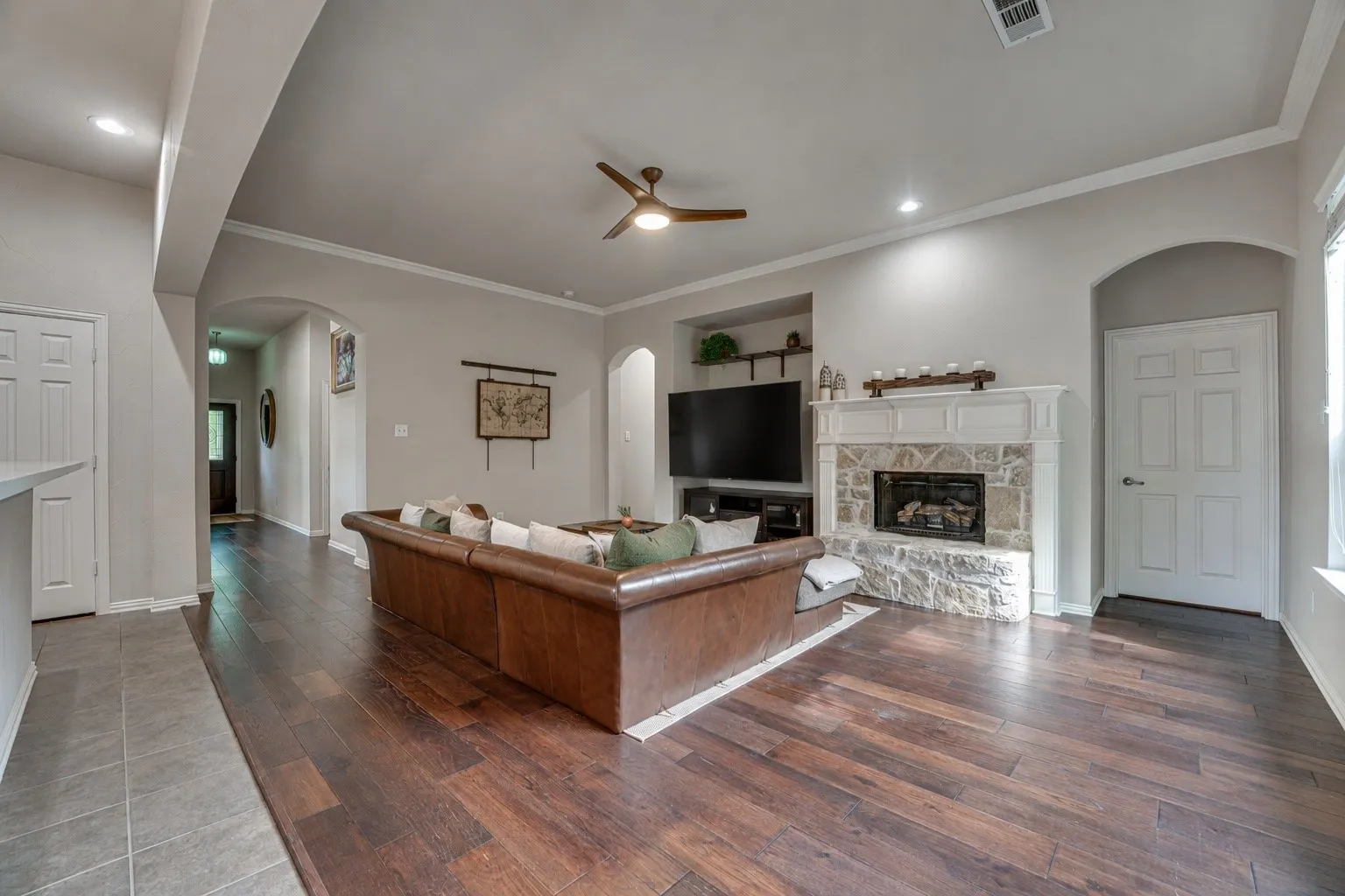 Single Family Residence For Sale in Rockwall County , 1351 Coastal Drive, Rockwall, Texas 75087, 4 Bedroom, 2 Bathroom, 2 Garage spaces, 2,211 Sqft, built in 2005, mls#21287675, Real Estate Agent in Rockwall, Homes For Sale in Rockwall county, Homes For Sale in Rockwall, Realtor in Rockwall Texas, Real Estate Brokerage Independent Realty Texas, Luminita Cordes Realtor