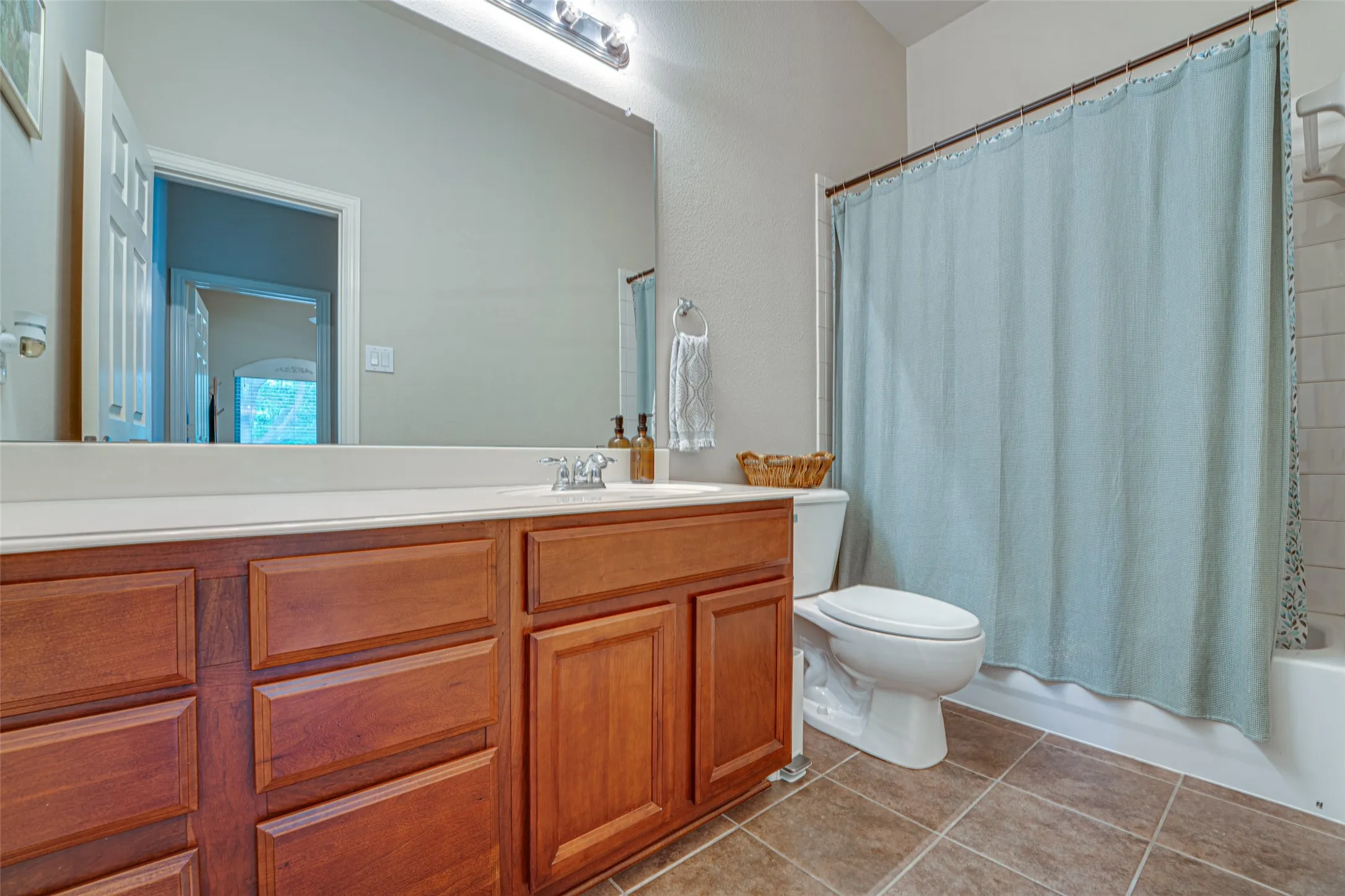 Single Family Residence For Sale in Rockwall County , 1351 Coastal Drive, Rockwall, Texas 75087, 4 Bedroom, 2 Bathroom, 2 Garage spaces, 2,211 Sqft, built in 2005, mls#21287675, Real Estate Agent in Rockwall, Homes For Sale in Rockwall county, Homes For Sale in Rockwall, Realtor in Rockwall Texas, Real Estate Brokerage Independent Realty Texas, Luminita Cordes Realtor