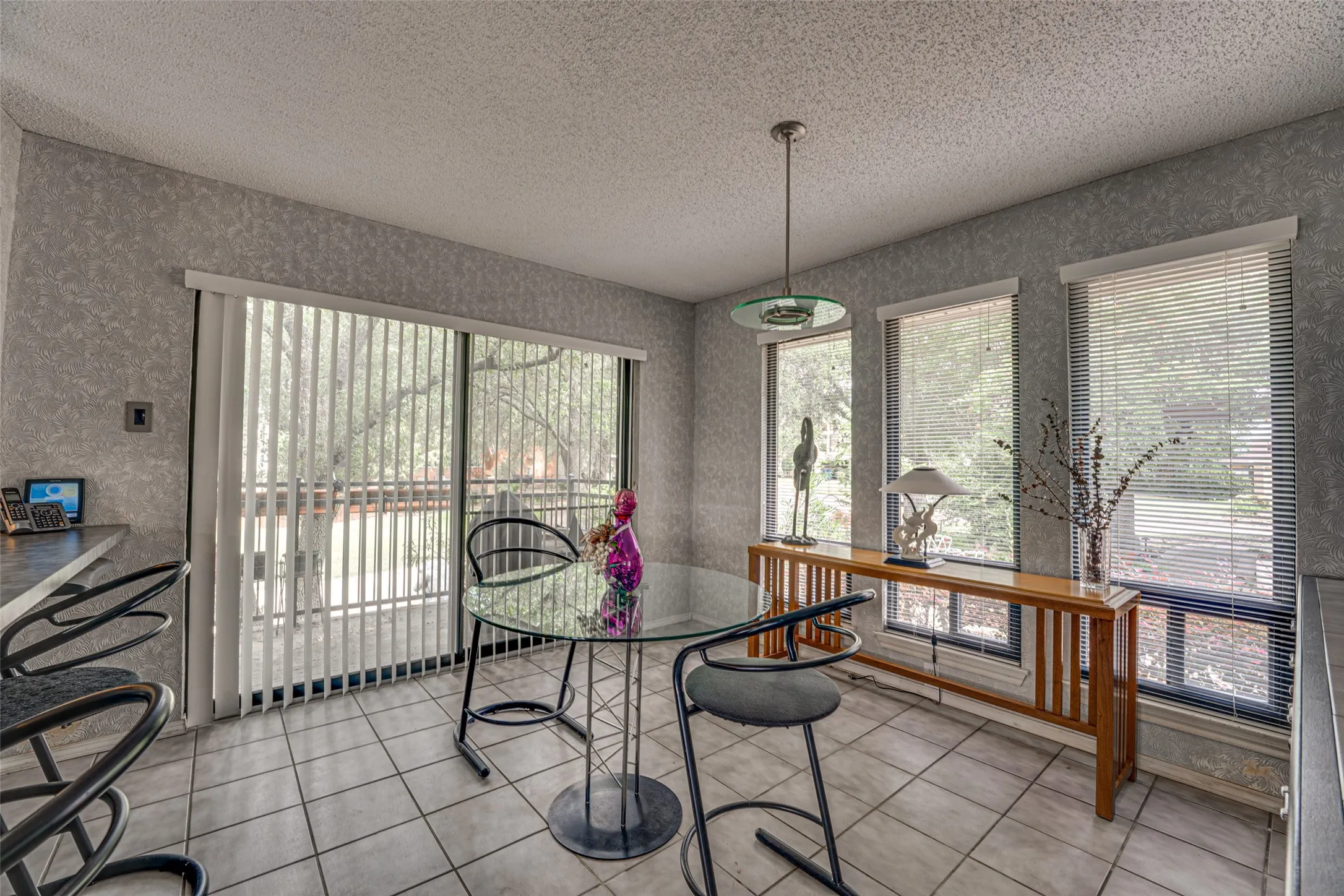 Townhouse For Sale in Rockwall County , 333 Columbia Drive, Rockwall, Texas 75032, 3 Bedroom, 3 Bathroom, 2 Garage spaces, 2,518 Sqft, built in 1983, mls#21292519, Real Estate Agent in Rockwall, Homes For Sale in Rockwall county, Homes For Sale in Rockwall, Realtor in Rockwall Texas, Real Estate Brokerage Independent Realty Texas, Luminita Cordes Realtor