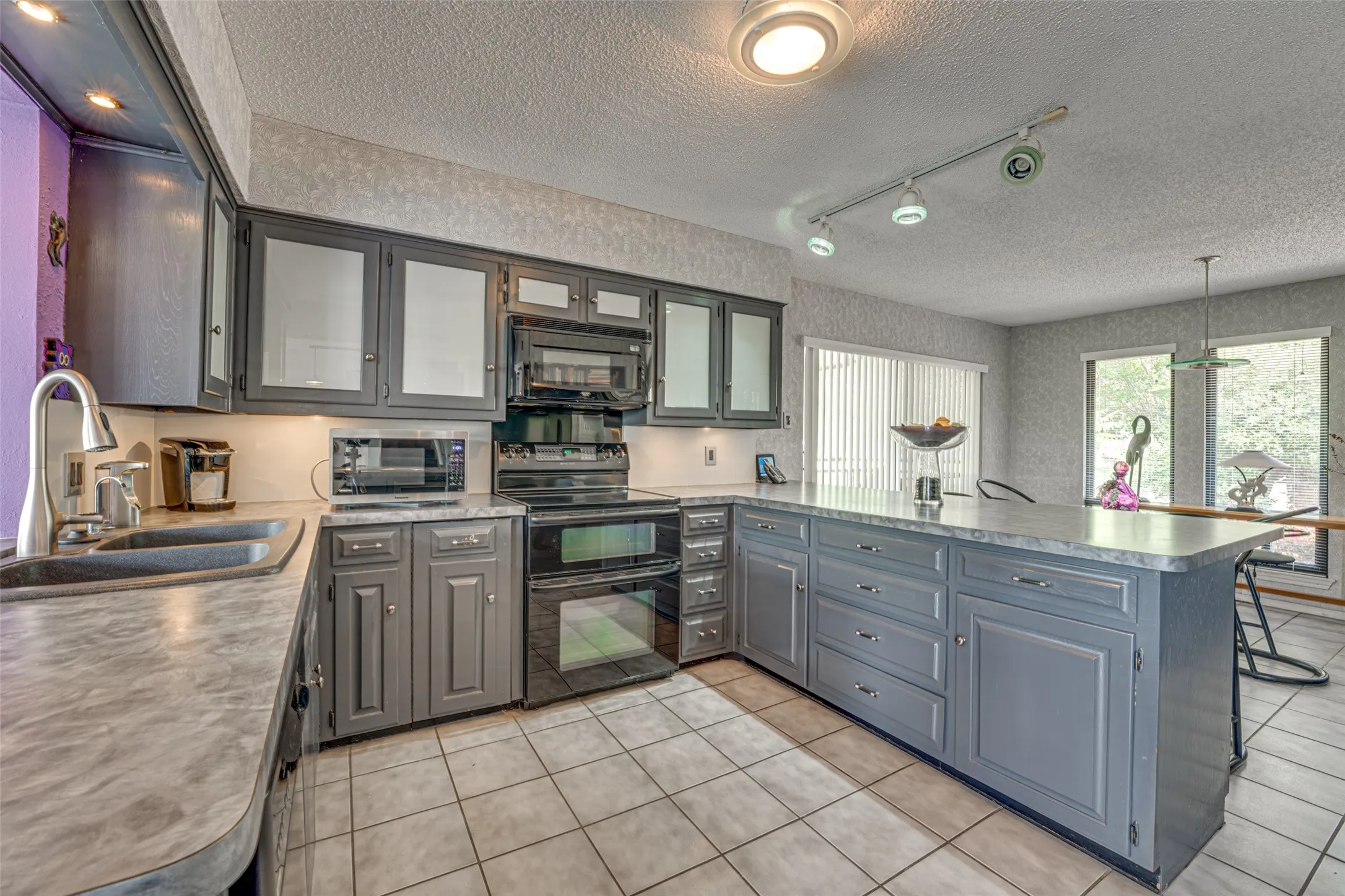 Townhouse For Sale in Rockwall County , 333 Columbia Drive, Rockwall, Texas 75032, 3 Bedroom, 3 Bathroom, 2 Garage spaces, 2,518 Sqft, built in 1983, mls#21292519, Real Estate Agent in Rockwall, Homes For Sale in Rockwall county, Homes For Sale in Rockwall, Realtor in Rockwall Texas, Real Estate Brokerage Independent Realty Texas, Luminita Cordes Realtor