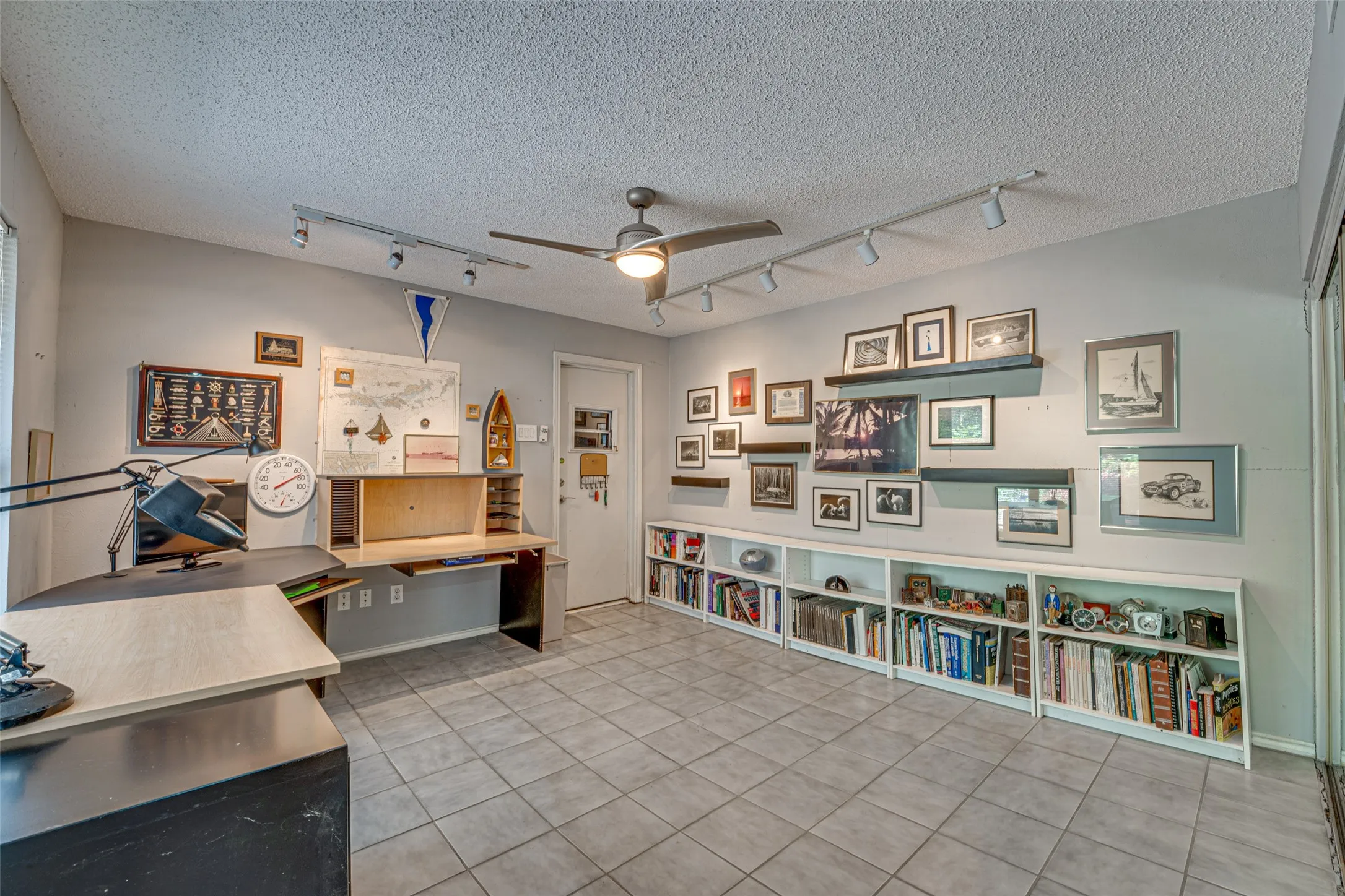 Townhouse For Sale in Rockwall County , 333 Columbia Drive, Rockwall, Texas 75032, 3 Bedroom, 3 Bathroom, 2 Garage spaces, 2,518 Sqft, built in 1983, mls#21292519, Real Estate Agent in Rockwall, Homes For Sale in Rockwall county, Homes For Sale in Rockwall, Realtor in Rockwall Texas, Real Estate Brokerage Independent Realty Texas, Luminita Cordes Realtor