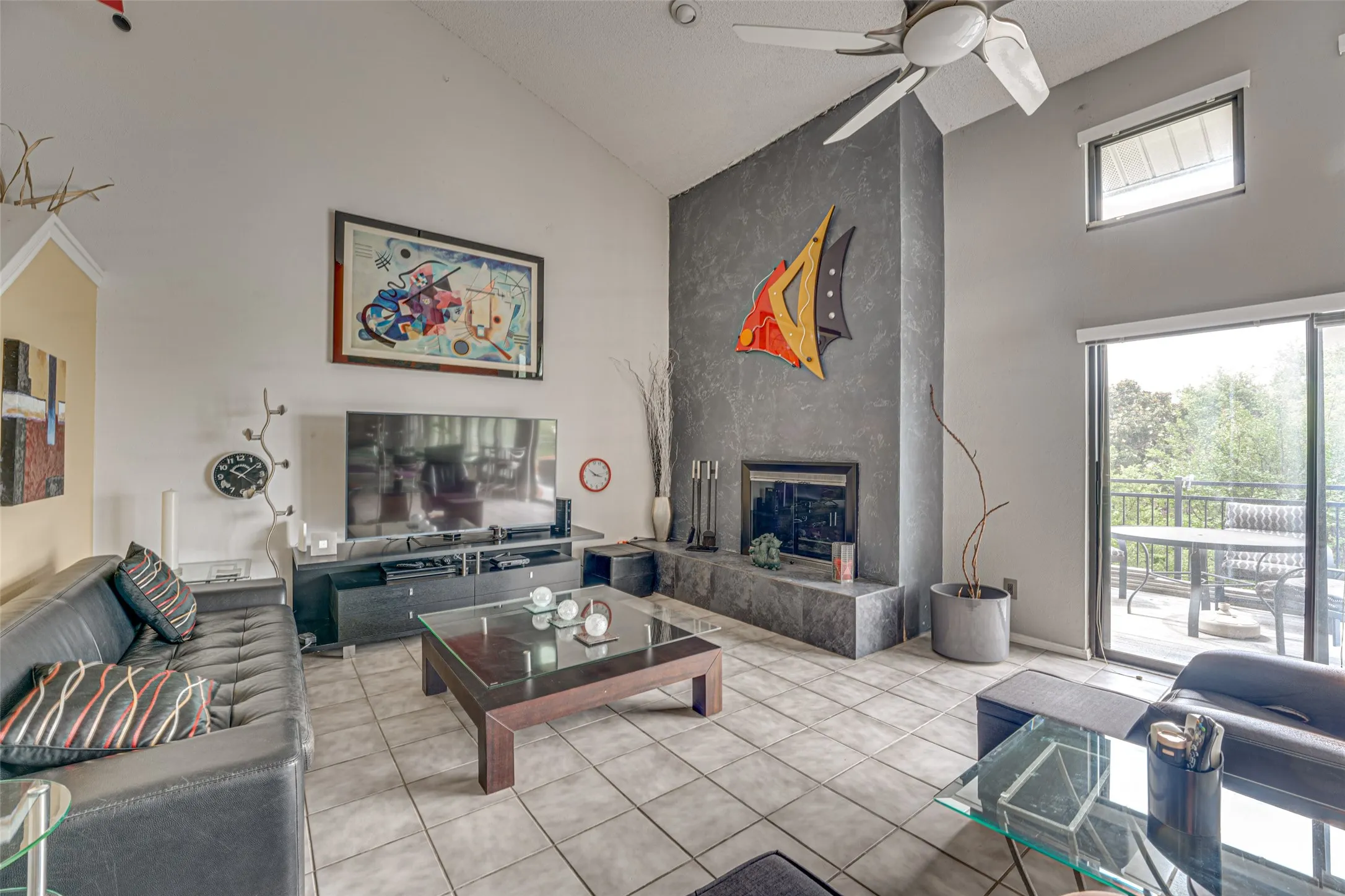 Townhouse For Sale in Rockwall County , 333 Columbia Drive, Rockwall, Texas 75032, 3 Bedroom, 3 Bathroom, 2 Garage spaces, 2,518 Sqft, built in 1983, mls#21292519, Real Estate Agent in Rockwall, Homes For Sale in Rockwall county, Homes For Sale in Rockwall, Realtor in Rockwall Texas, Real Estate Brokerage Independent Realty Texas, Luminita Cordes Realtor