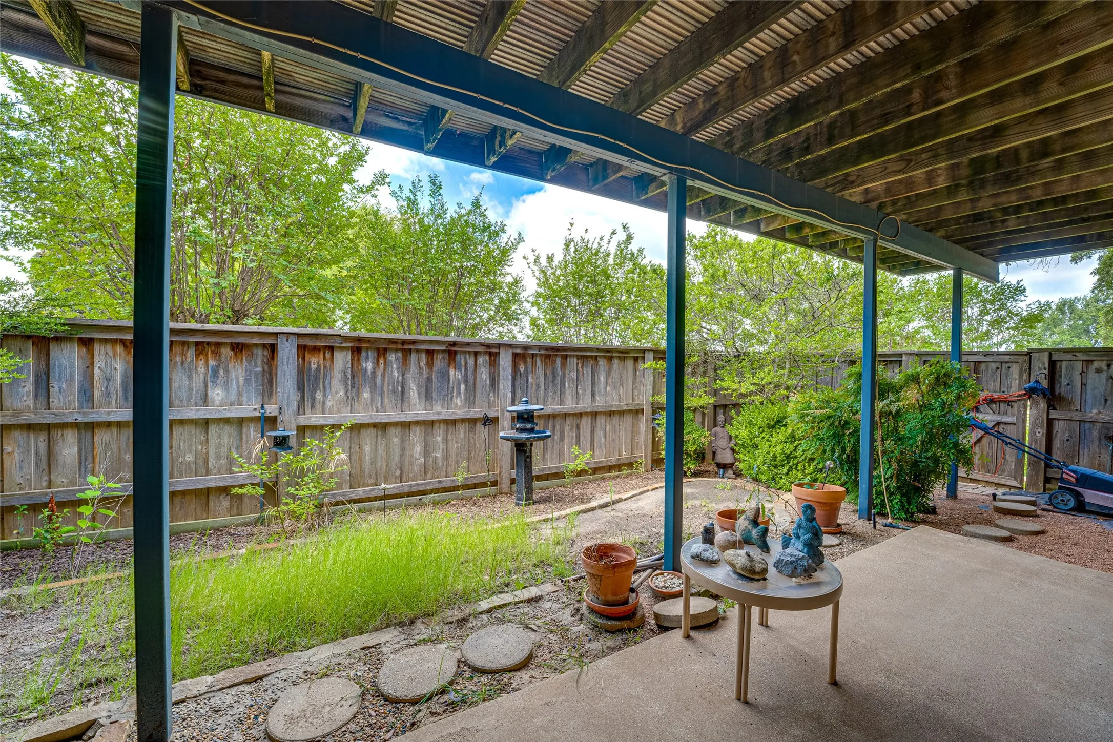 Townhouse For Sale in Rockwall County , 333 Columbia Drive, Rockwall, Texas 75032, 3 Bedroom, 3 Bathroom, 2 Garage spaces, 2,518 Sqft, built in 1983, mls#21292519, Real Estate Agent in Rockwall, Homes For Sale in Rockwall county, Homes For Sale in Rockwall, Realtor in Rockwall Texas, Real Estate Brokerage Independent Realty Texas, Luminita Cordes Realtor
