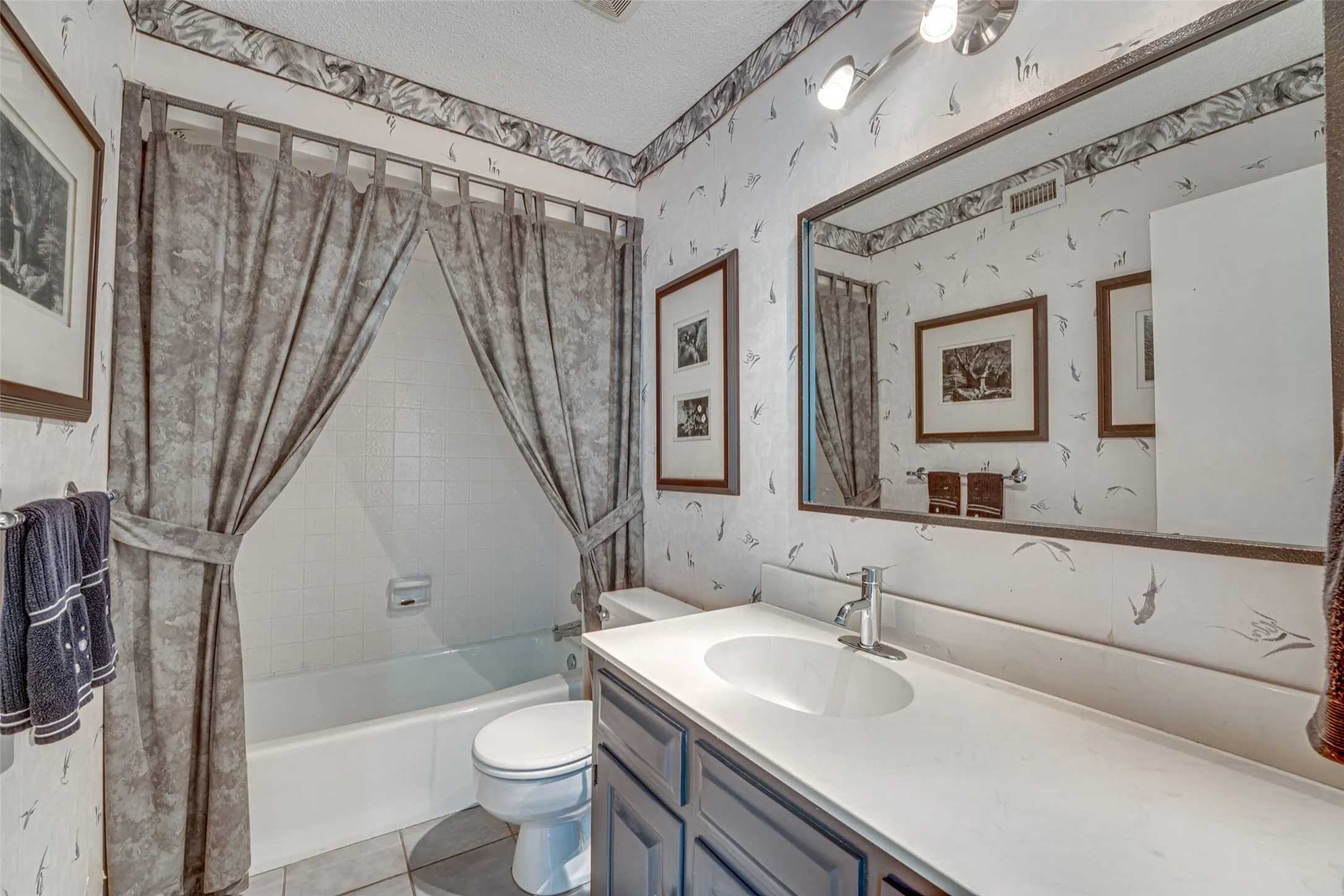 Townhouse For Sale in Rockwall County , 333 Columbia Drive, Rockwall, Texas 75032, 3 Bedroom, 3 Bathroom, 2 Garage spaces, 2,518 Sqft, built in 1983, mls#21292519, Real Estate Agent in Rockwall, Homes For Sale in Rockwall county, Homes For Sale in Rockwall, Realtor in Rockwall Texas, Real Estate Brokerage Independent Realty Texas, Luminita Cordes Realtor