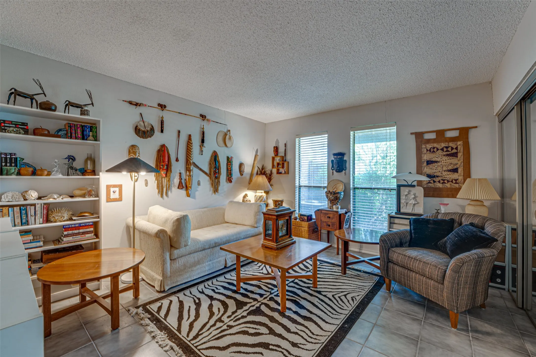 Townhouse For Sale in Rockwall County , 333 Columbia Drive, Rockwall, Texas 75032, 3 Bedroom, 3 Bathroom, 2 Garage spaces, 2,518 Sqft, built in 1983, mls#21292519, Real Estate Agent in Rockwall, Homes For Sale in Rockwall county, Homes For Sale in Rockwall, Realtor in Rockwall Texas, Real Estate Brokerage Independent Realty Texas, Luminita Cordes Realtor
