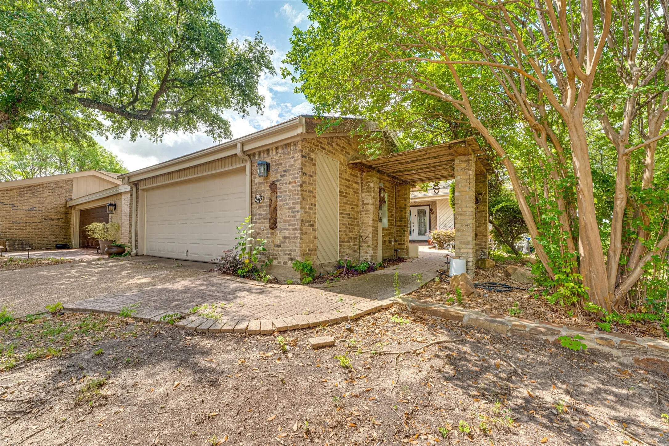 Townhouse For Sale in Rockwall County , 333 Columbia Drive, Rockwall, Texas 75032, 3 Bedroom, 3 Bathroom, 2 Garage spaces, 2,518 Sqft, built in 1983, mls#21292519, Real Estate Agent in Rockwall, Homes For Sale in Rockwall county, Homes For Sale in Rockwall, Realtor in Rockwall Texas, Real Estate Brokerage Independent Realty Texas, Luminita Cordes Realtor