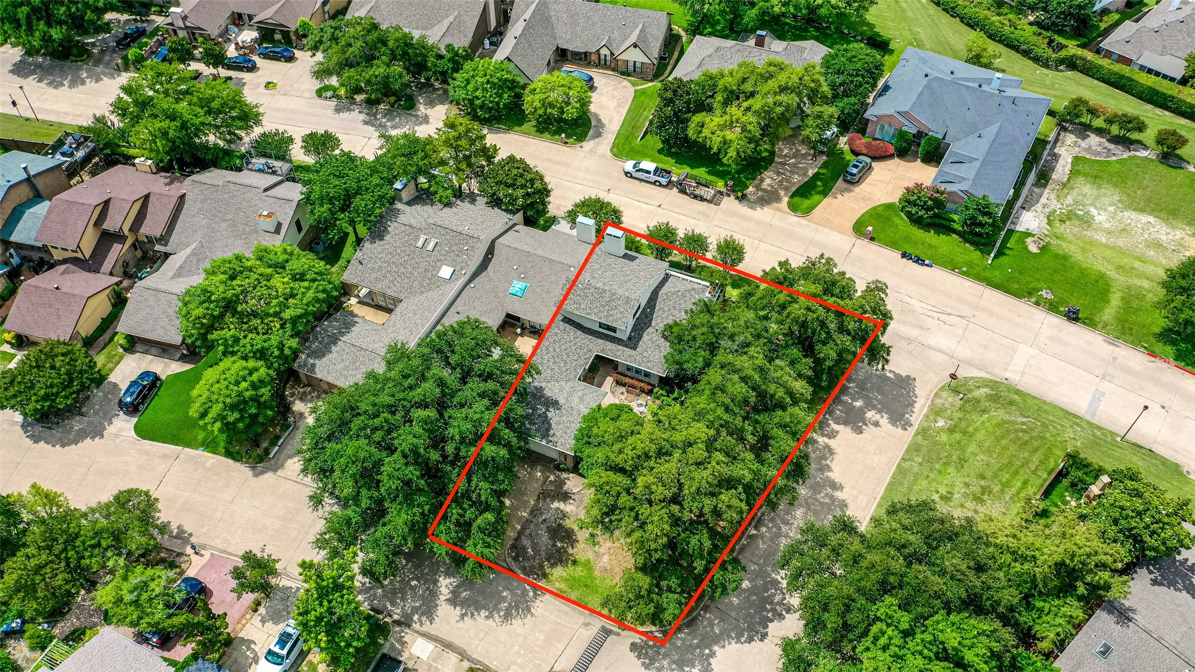 Townhouse For Sale in Rockwall County , 333 Columbia Drive, Rockwall, Texas 75032, 3 Bedroom, 3 Bathroom, 2 Garage spaces, 2,518 Sqft, built in 1983, mls#21292519, Real Estate Agent in Rockwall, Homes For Sale in Rockwall county, Homes For Sale in Rockwall, Realtor in Rockwall Texas, Real Estate Brokerage Independent Realty Texas, Luminita Cordes Realtor