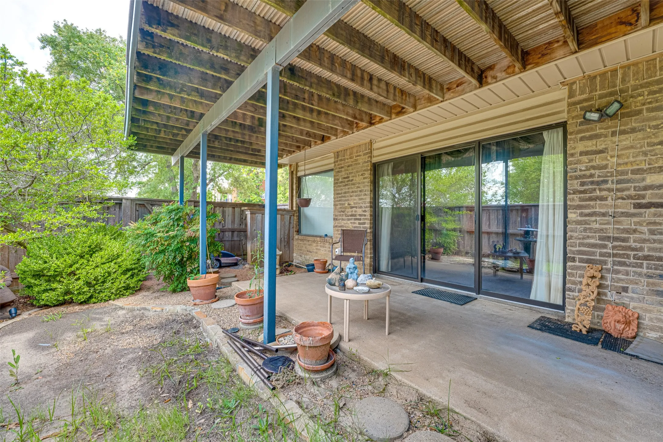 Townhouse For Sale in Rockwall County , 333 Columbia Drive, Rockwall, Texas 75032, 3 Bedroom, 3 Bathroom, 2 Garage spaces, 2,518 Sqft, built in 1983, mls#21292519, Real Estate Agent in Rockwall, Homes For Sale in Rockwall county, Homes For Sale in Rockwall, Realtor in Rockwall Texas, Real Estate Brokerage Independent Realty Texas, Luminita Cordes Realtor