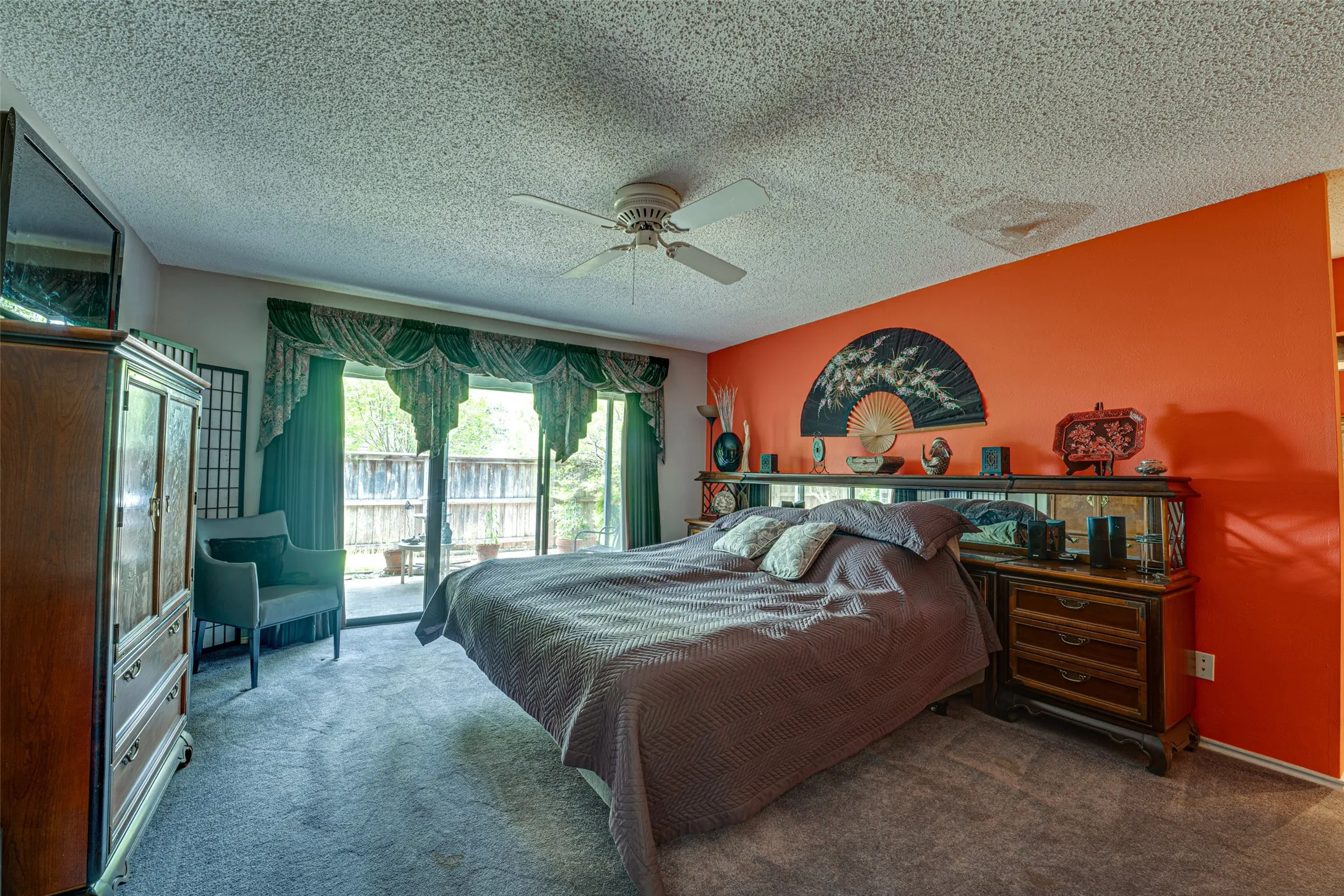 Townhouse For Sale in Rockwall County , 333 Columbia Drive, Rockwall, Texas 75032, 3 Bedroom, 3 Bathroom, 2 Garage spaces, 2,518 Sqft, built in 1983, mls#21292519, Real Estate Agent in Rockwall, Homes For Sale in Rockwall county, Homes For Sale in Rockwall, Realtor in Rockwall Texas, Real Estate Brokerage Independent Realty Texas, Luminita Cordes Realtor