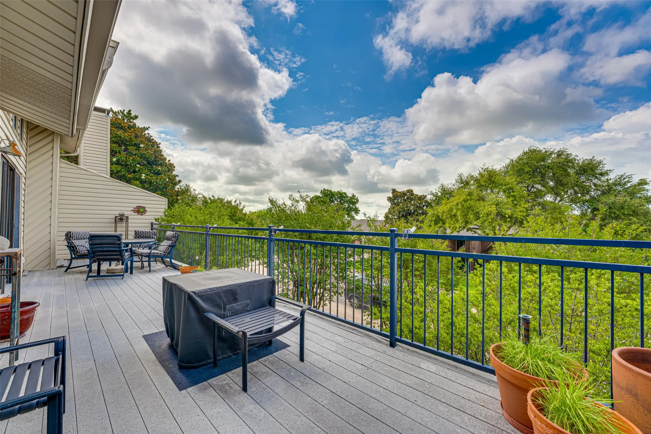 Townhouse For Sale in Rockwall County , 333 Columbia Drive, Rockwall, Texas 75032, 3 Bedroom, 3 Bathroom, 2 Garage spaces, 2,518 Sqft, built in 1983, mls#21292519, Real Estate Agent in Rockwall, Homes For Sale in Rockwall county, Homes For Sale in Rockwall, Realtor in Rockwall Texas, Real Estate Brokerage Independent Realty Texas, Luminita Cordes Realtor