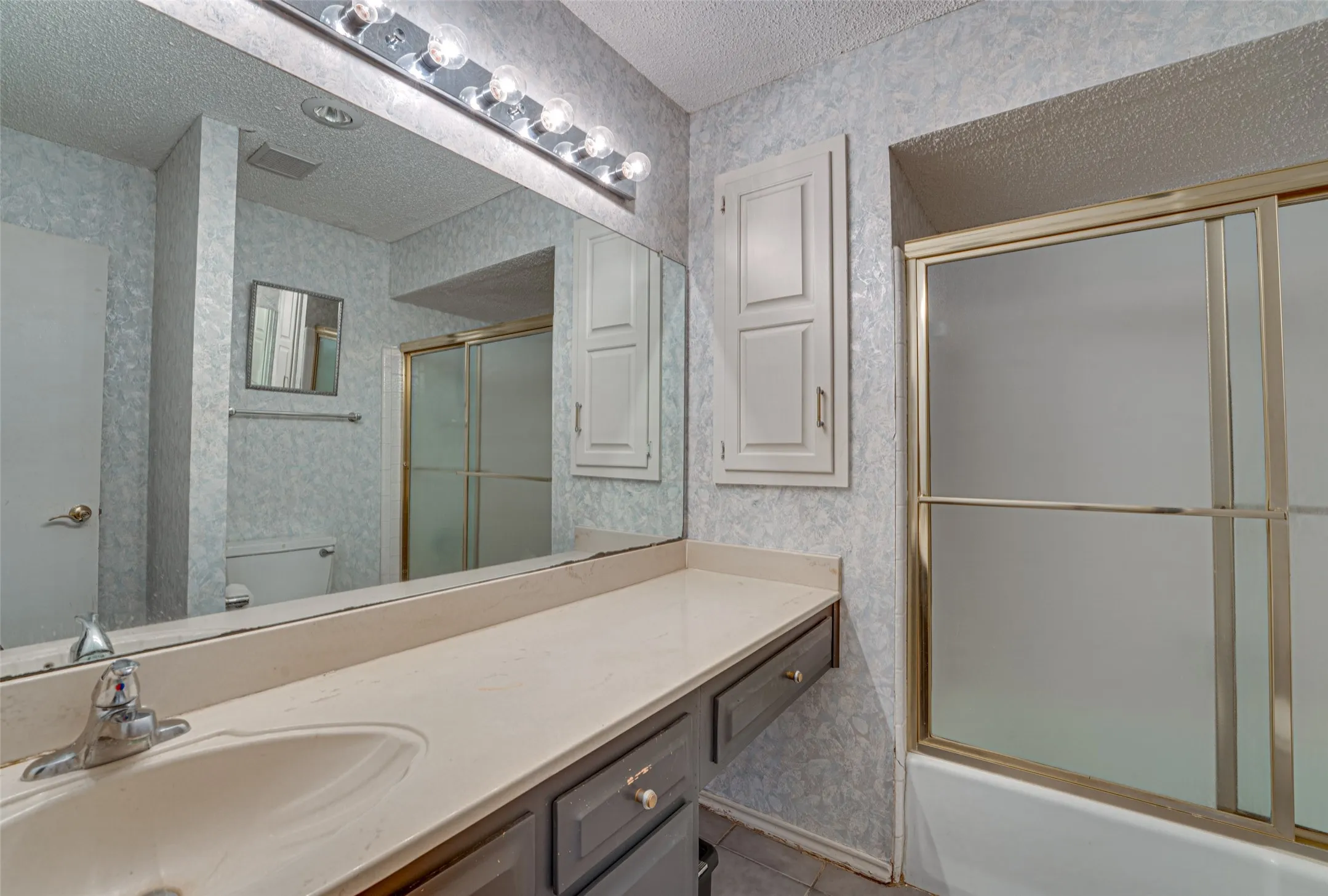 Townhouse For Sale in Rockwall County , 333 Columbia Drive, Rockwall, Texas 75032, 3 Bedroom, 3 Bathroom, 2 Garage spaces, 2,518 Sqft, built in 1983, mls#21292519, Real Estate Agent in Rockwall, Homes For Sale in Rockwall county, Homes For Sale in Rockwall, Realtor in Rockwall Texas, Real Estate Brokerage Independent Realty Texas, Luminita Cordes Realtor
