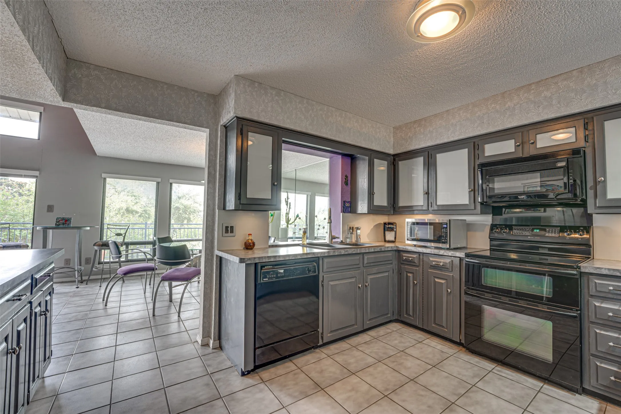 Townhouse For Sale in Rockwall County , 333 Columbia Drive, Rockwall, Texas 75032, 3 Bedroom, 3 Bathroom, 2 Garage spaces, 2,518 Sqft, built in 1983, mls#21292519, Real Estate Agent in Rockwall, Homes For Sale in Rockwall county, Homes For Sale in Rockwall, Realtor in Rockwall Texas, Real Estate Brokerage Independent Realty Texas, Luminita Cordes Realtor