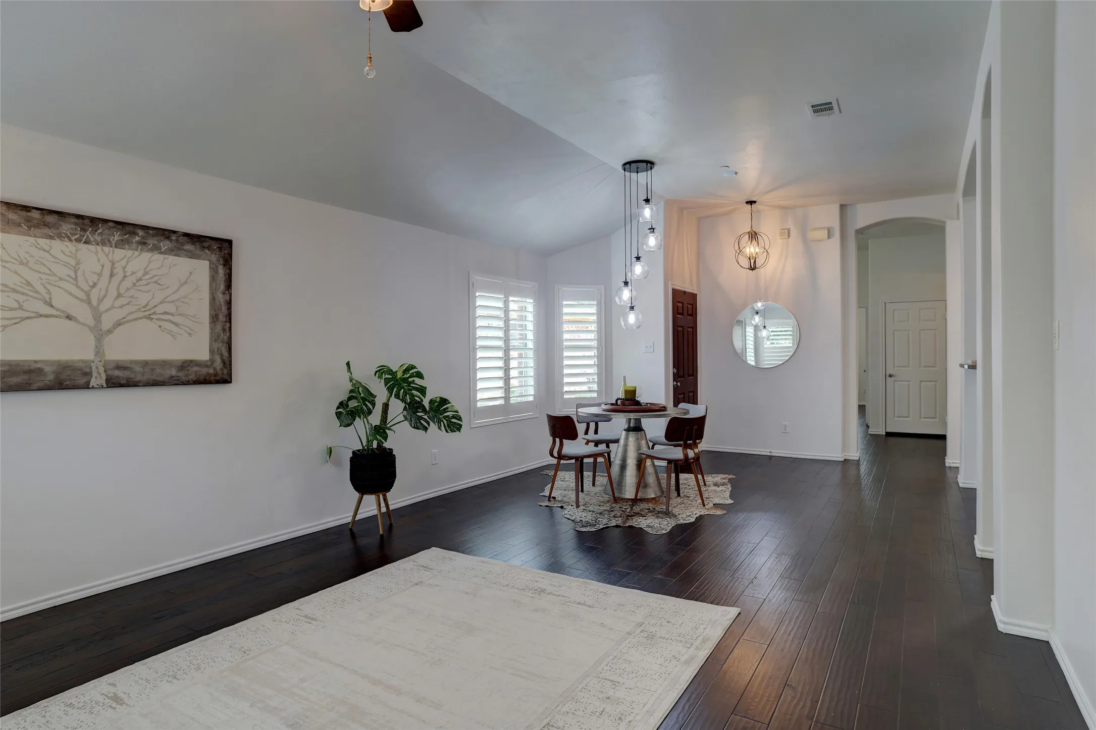 Townhouse For Sale in Collin County , 10323 Summit Run Drive, Frisco, Texas 75035, 2 Bedroom, 2 Bathroom, 2 Garage spaces, 1,372 Sqft, built in 2004, mls#21288475, Real Estate Agent in Frisco, Homes For Sale in Collin county, Homes For Sale in Frisco, Realtor in Frisco Texas, Real Estate Brokerage Independent Realty Texas, Luminita Cordes Realtor