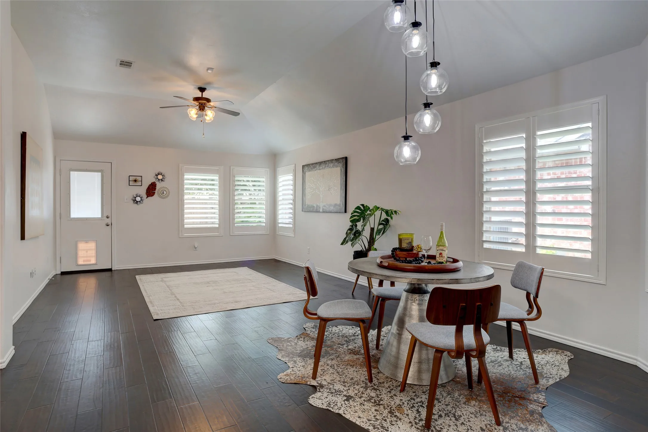 Townhouse For Sale in Collin County , 10323 Summit Run Drive, Frisco, Texas 75035, 2 Bedroom, 2 Bathroom, 2 Garage spaces, 1,372 Sqft, built in 2004, mls#21288475, Real Estate Agent in Frisco, Homes For Sale in Collin county, Homes For Sale in Frisco, Realtor in Frisco Texas, Real Estate Brokerage Independent Realty Texas, Luminita Cordes Realtor