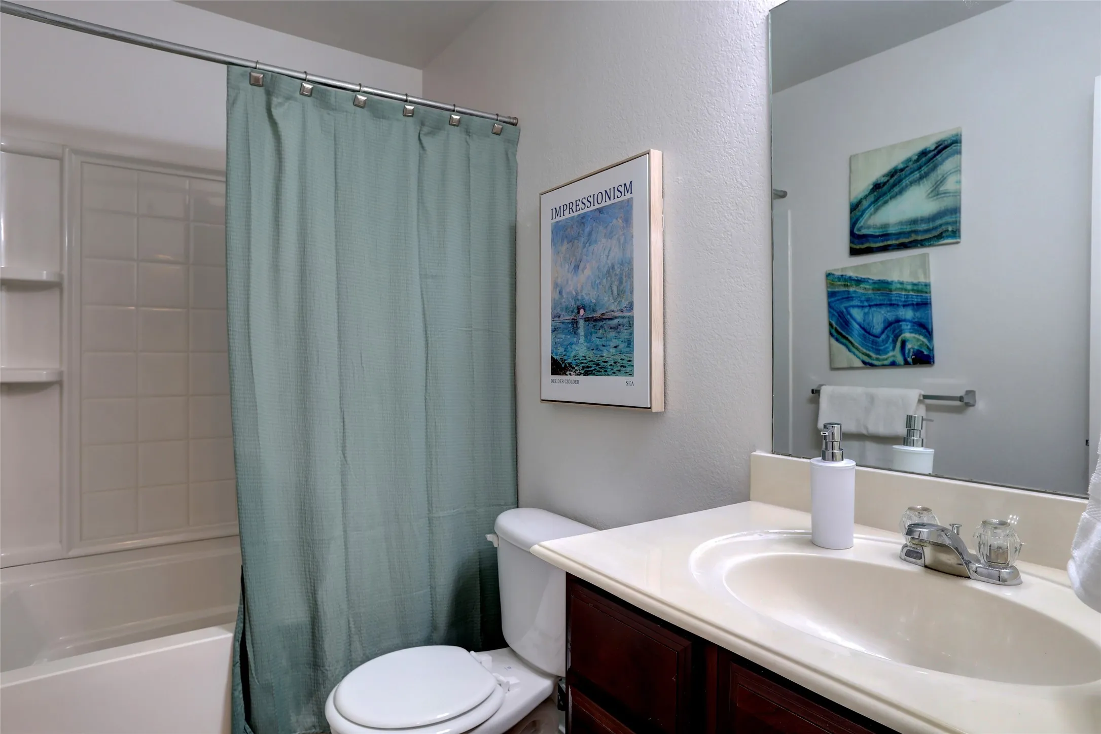 Secondary full bath