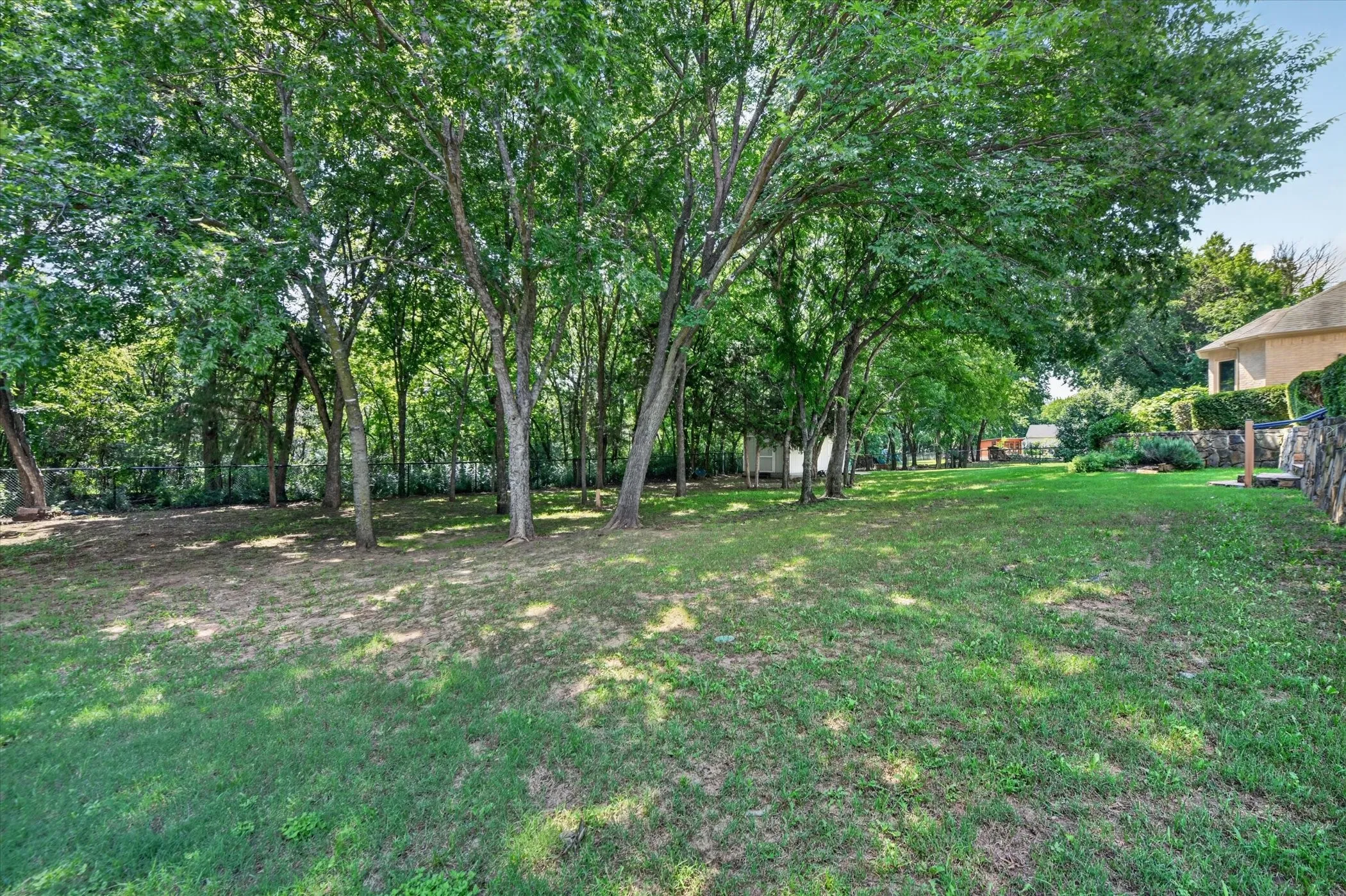 Single Family Residence For Sale in Denton County , 8517 Stallion Street, Denton, Texas 76208, 4 Bedroom, 6 Bathroom, 3 Garage spaces, 4,438 Sqft, built in 2007, mls#21290450, Real Estate Agent in Denton, Homes For Sale in Denton county, Homes For Sale in Denton, Realtor in Denton Texas, Real Estate Brokerage Independent Realty Texas, Luminita Cordes Realtor