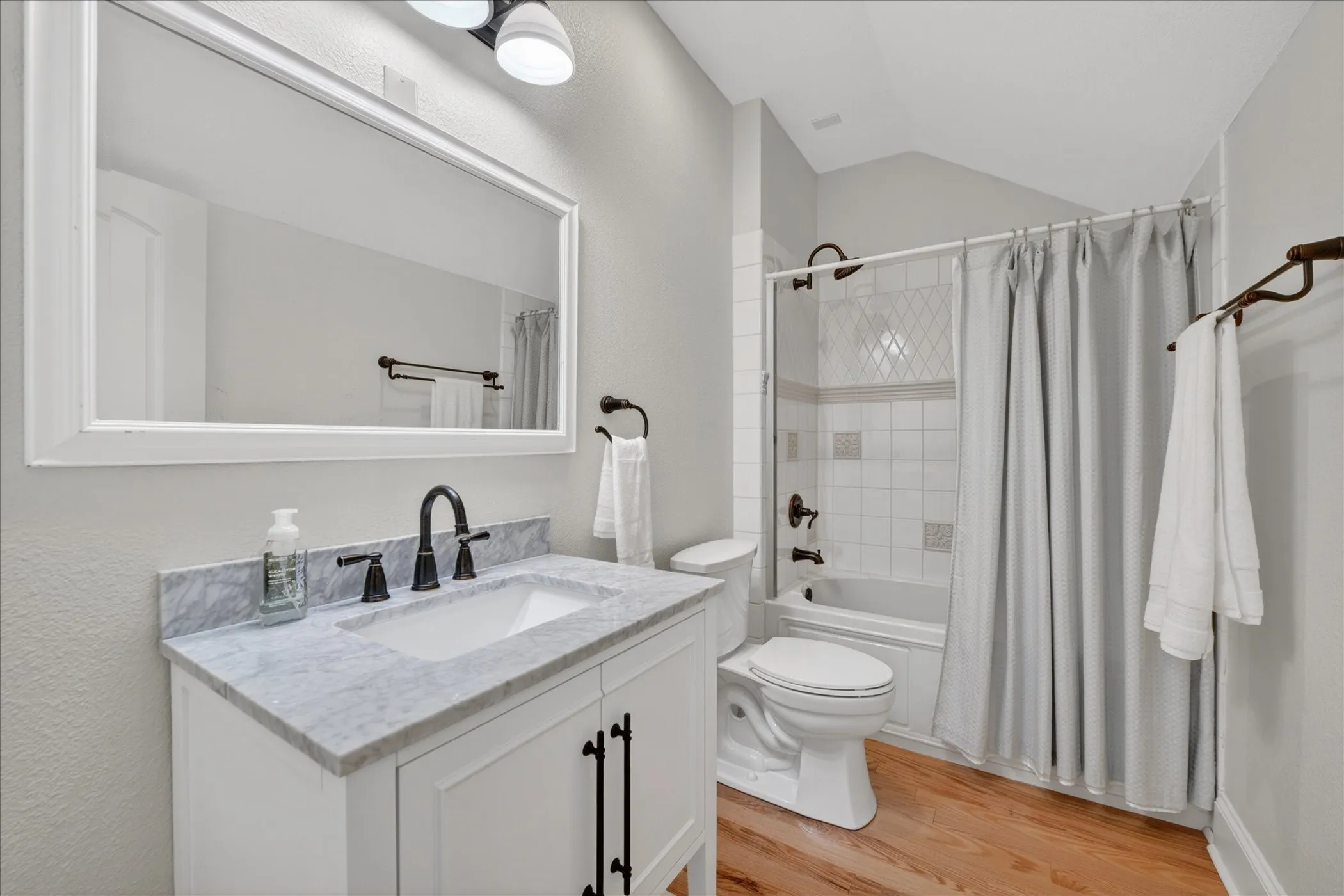 Single Family Residence For Sale in Denton County , 8517 Stallion Street, Denton, Texas 76208, 4 Bedroom, 6 Bathroom, 3 Garage spaces, 4,438 Sqft, built in 2007, mls#21290450, Real Estate Agent in Denton, Homes For Sale in Denton county, Homes For Sale in Denton, Realtor in Denton Texas, Real Estate Brokerage Independent Realty Texas, Luminita Cordes Realtor