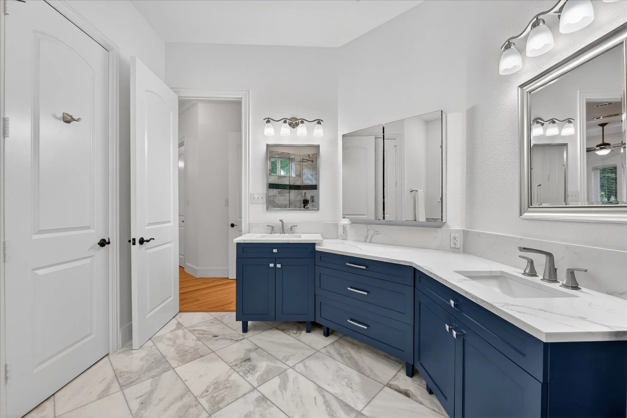 Single Family Residence For Sale in Denton County , 8517 Stallion Street, Denton, Texas 76208, 4 Bedroom, 6 Bathroom, 3 Garage spaces, 4,438 Sqft, built in 2007, mls#21290450, Real Estate Agent in Denton, Homes For Sale in Denton county, Homes For Sale in Denton, Realtor in Denton Texas, Real Estate Brokerage Independent Realty Texas, Luminita Cordes Realtor