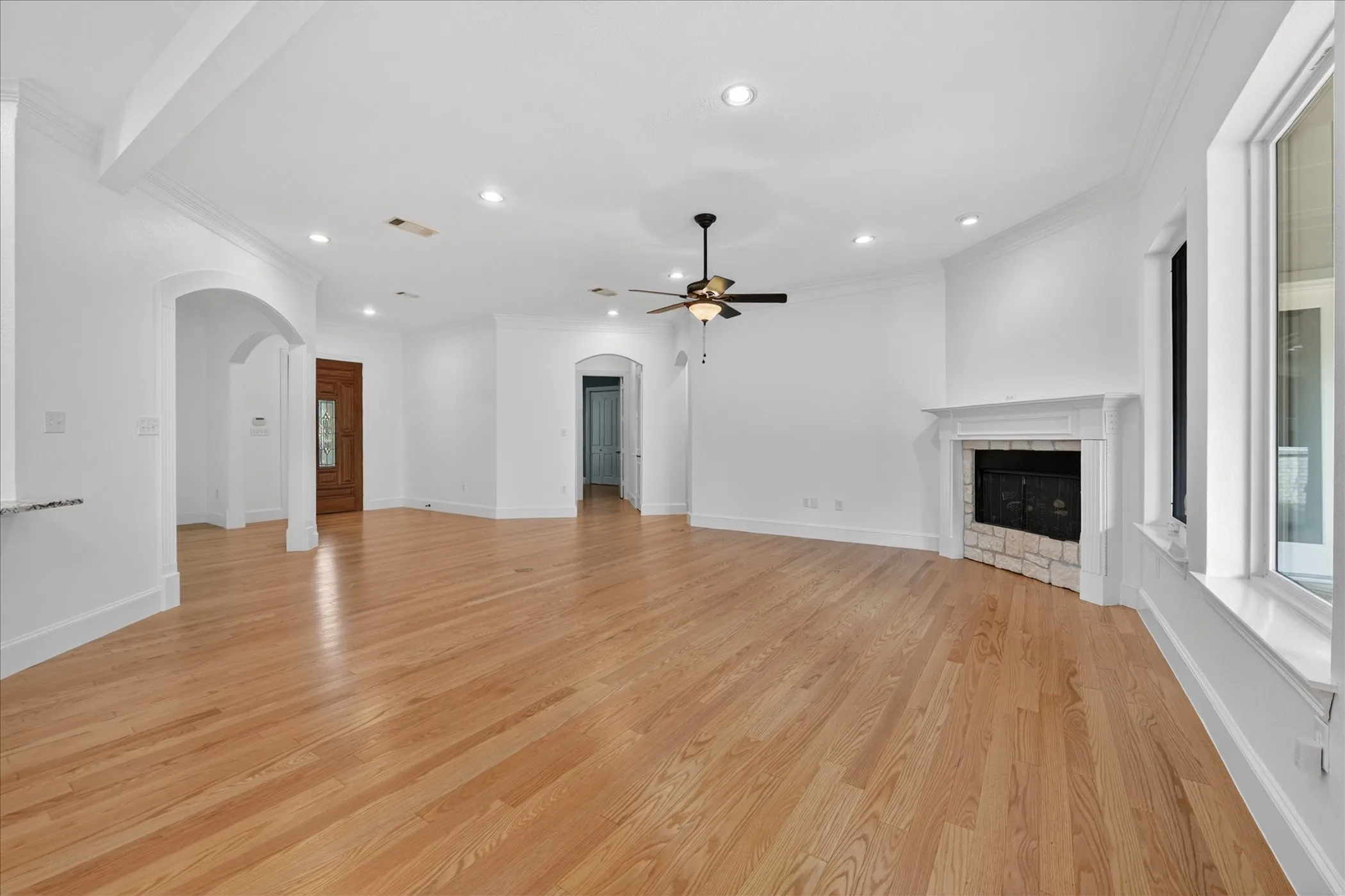 Single Family Residence For Sale in Denton County , 8517 Stallion Street, Denton, Texas 76208, 4 Bedroom, 6 Bathroom, 3 Garage spaces, 4,438 Sqft, built in 2007, mls#21290450, Real Estate Agent in Denton, Homes For Sale in Denton county, Homes For Sale in Denton, Realtor in Denton Texas, Real Estate Brokerage Independent Realty Texas, Luminita Cordes Realtor