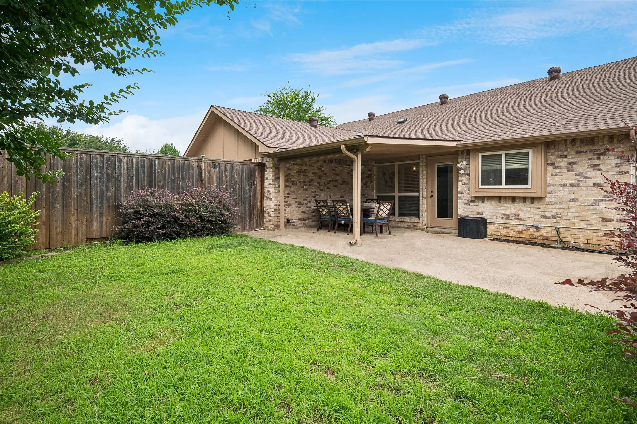 Single Family Residence For Sale in Denton County , 3017 Newcastle Court, Flower Mound, Texas 75028, 3 Bedroom, 2 Bathroom, 2 Garage spaces, 1,802 Sqft, built in 1984, mls#21287177, Real Estate Agent in Flower Mound, Homes For Sale in Denton county, Homes For Sale in Flower Mound, Realtor in Flower Mound Texas, Real Estate Brokerage Independent Realty Texas, Luminita Cordes Realtor