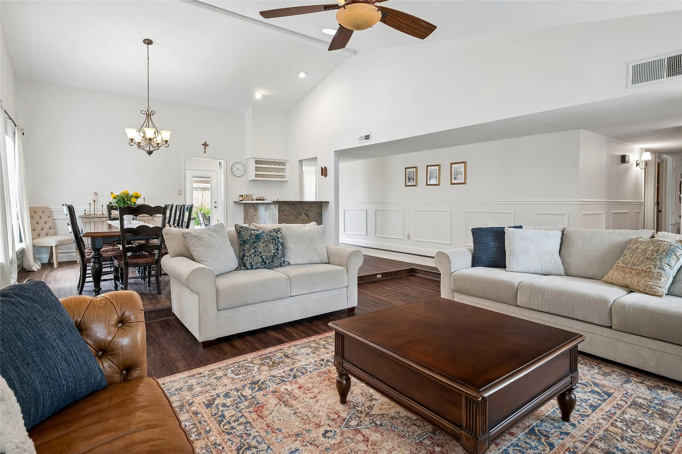 Single Family Residence For Sale in Denton County , 3017 Newcastle Court, Flower Mound, Texas 75028, 3 Bedroom, 2 Bathroom, 2 Garage spaces, 1,802 Sqft, built in 1984, mls#21287177, Real Estate Agent in Flower Mound, Homes For Sale in Denton county, Homes For Sale in Flower Mound, Realtor in Flower Mound Texas, Real Estate Brokerage Independent Realty Texas, Luminita Cordes Realtor