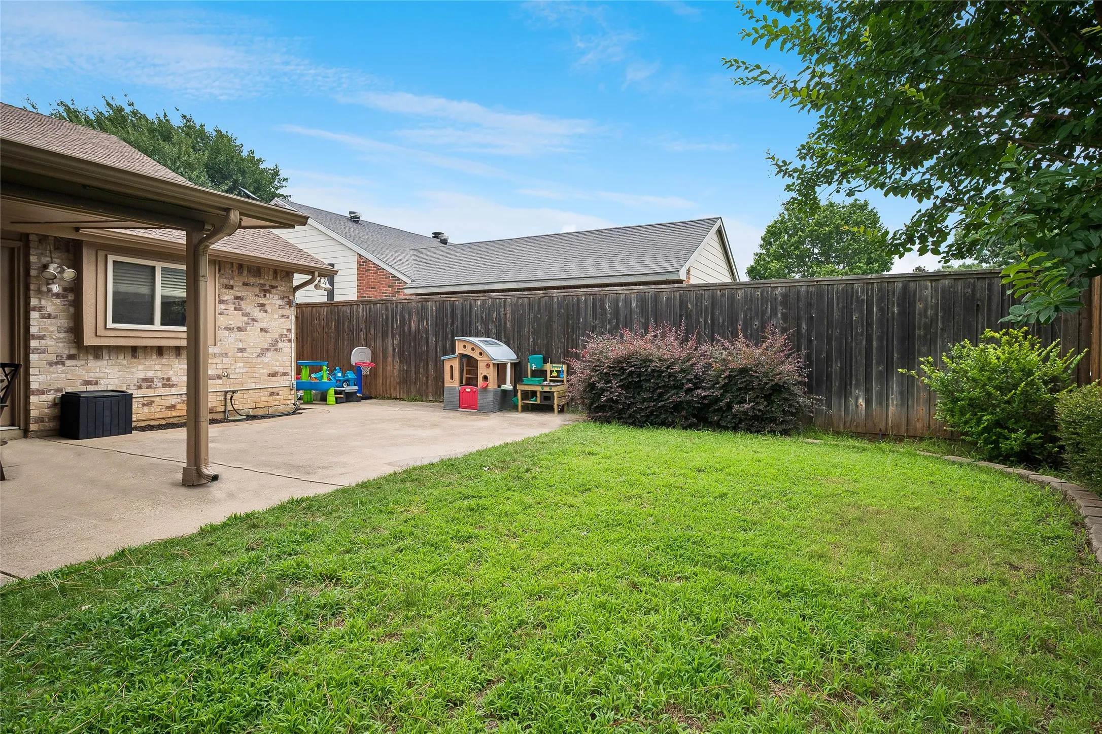 Single Family Residence For Sale in Denton County , 3017 Newcastle Court, Flower Mound, Texas 75028, 3 Bedroom, 2 Bathroom, 2 Garage spaces, 1,802 Sqft, built in 1984, mls#21287177, Real Estate Agent in Flower Mound, Homes For Sale in Denton county, Homes For Sale in Flower Mound, Realtor in Flower Mound Texas, Real Estate Brokerage Independent Realty Texas, Luminita Cordes Realtor