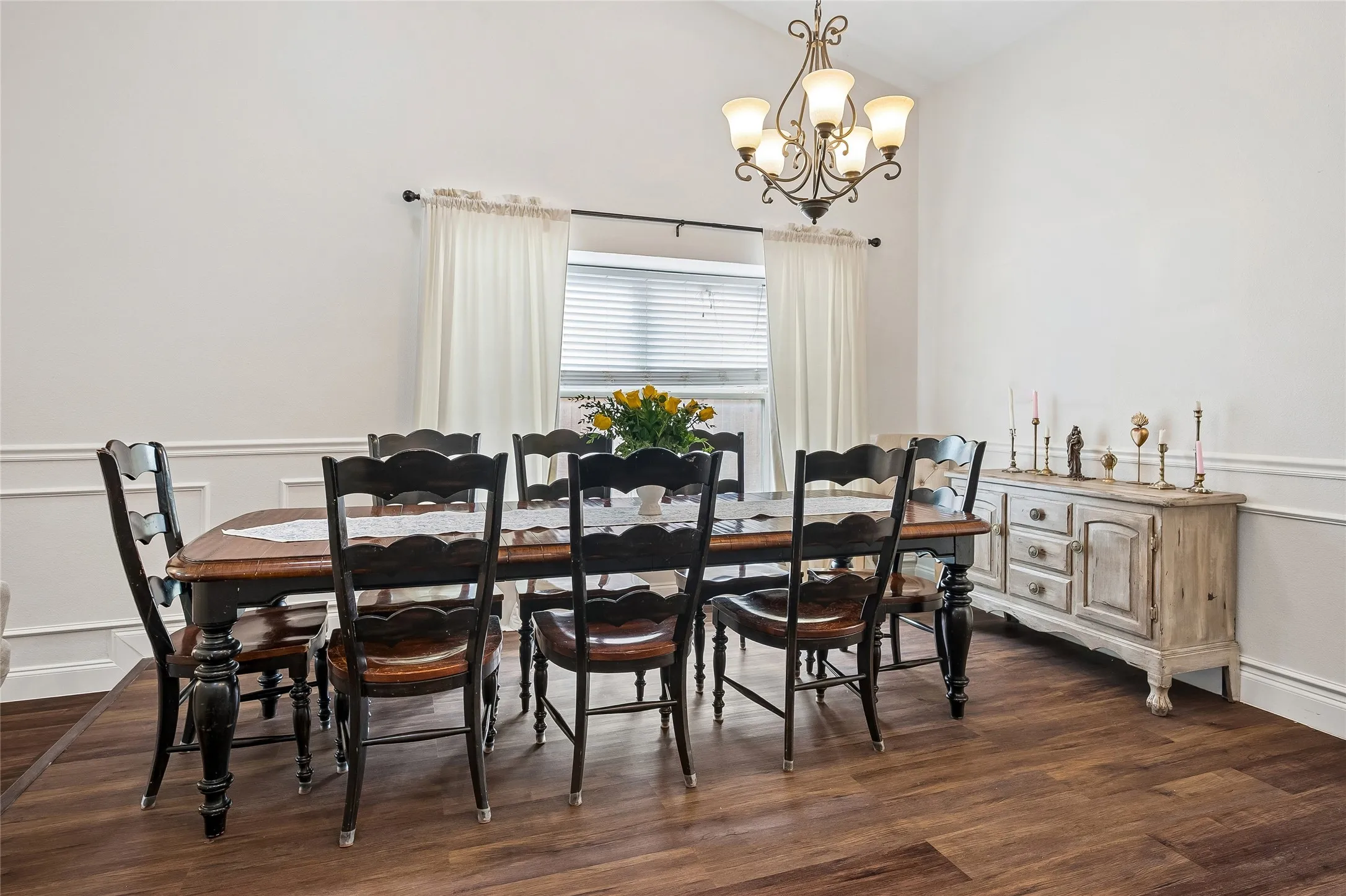 Single Family Residence For Sale in Denton County , 3017 Newcastle Court, Flower Mound, Texas 75028, 3 Bedroom, 2 Bathroom, 2 Garage spaces, 1,802 Sqft, built in 1984, mls#21287177, Real Estate Agent in Flower Mound, Homes For Sale in Denton county, Homes For Sale in Flower Mound, Realtor in Flower Mound Texas, Real Estate Brokerage Independent Realty Texas, Luminita Cordes Realtor