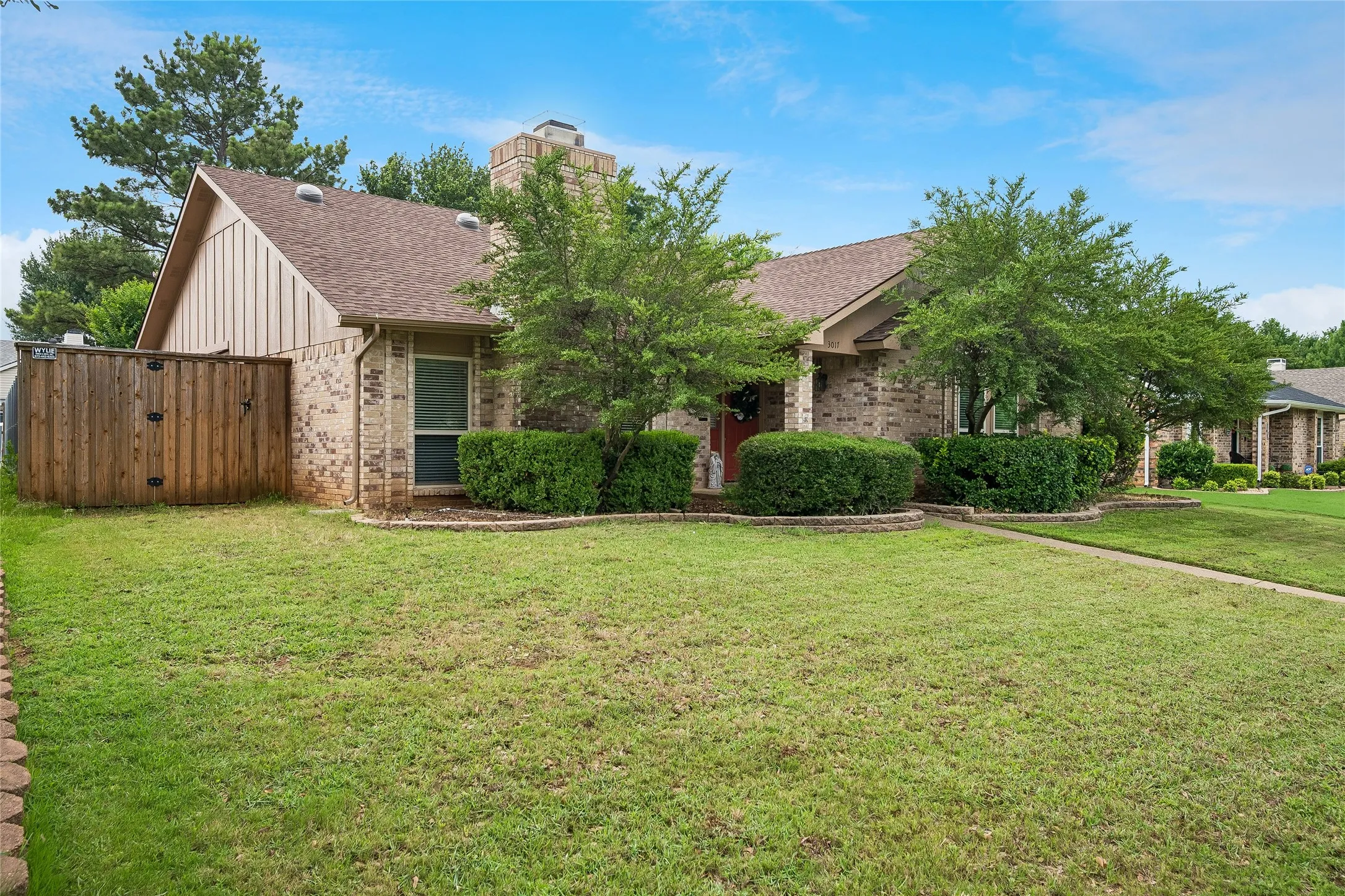 Single Family Residence For Sale in Denton County , 3017 Newcastle Court, Flower Mound, Texas 75028, 3 Bedroom, 2 Bathroom, 2 Garage spaces, 1,802 Sqft, built in 1984, mls#21287177, Real Estate Agent in Flower Mound, Homes For Sale in Denton county, Homes For Sale in Flower Mound, Realtor in Flower Mound Texas, Real Estate Brokerage Independent Realty Texas, Luminita Cordes Realtor