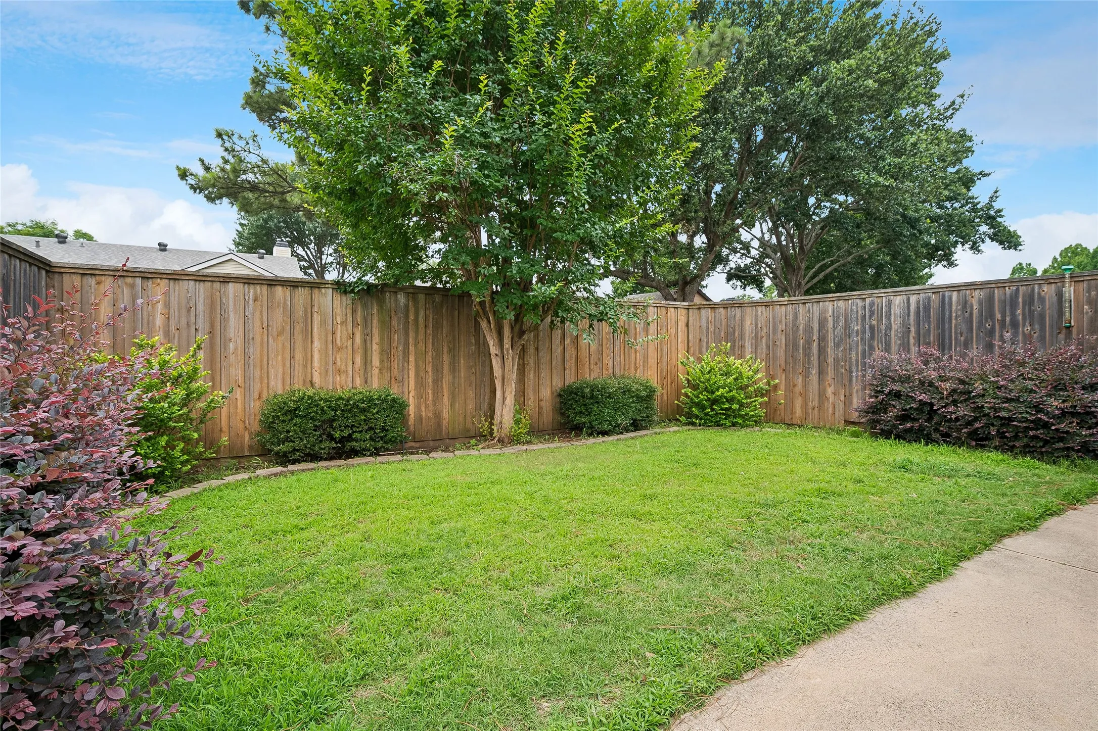 Single Family Residence For Sale in Denton County , 3017 Newcastle Court, Flower Mound, Texas 75028, 3 Bedroom, 2 Bathroom, 2 Garage spaces, 1,802 Sqft, built in 1984, mls#21287177, Real Estate Agent in Flower Mound, Homes For Sale in Denton county, Homes For Sale in Flower Mound, Realtor in Flower Mound Texas, Real Estate Brokerage Independent Realty Texas, Luminita Cordes Realtor