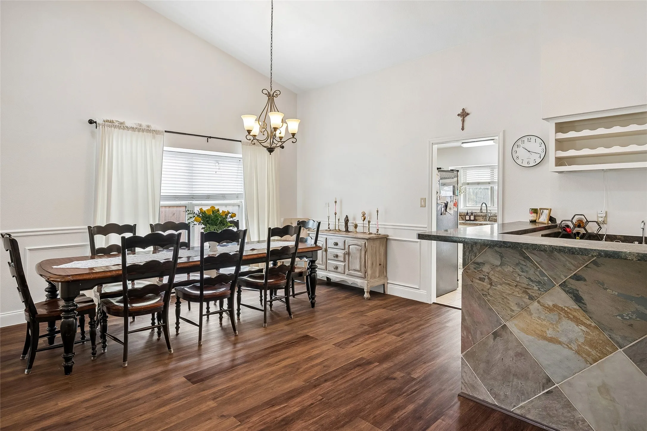 Single Family Residence For Sale in Denton County , 3017 Newcastle Court, Flower Mound, Texas 75028, 3 Bedroom, 2 Bathroom, 2 Garage spaces, 1,802 Sqft, built in 1984, mls#21287177, Real Estate Agent in Flower Mound, Homes For Sale in Denton county, Homes For Sale in Flower Mound, Realtor in Flower Mound Texas, Real Estate Brokerage Independent Realty Texas, Luminita Cordes Realtor