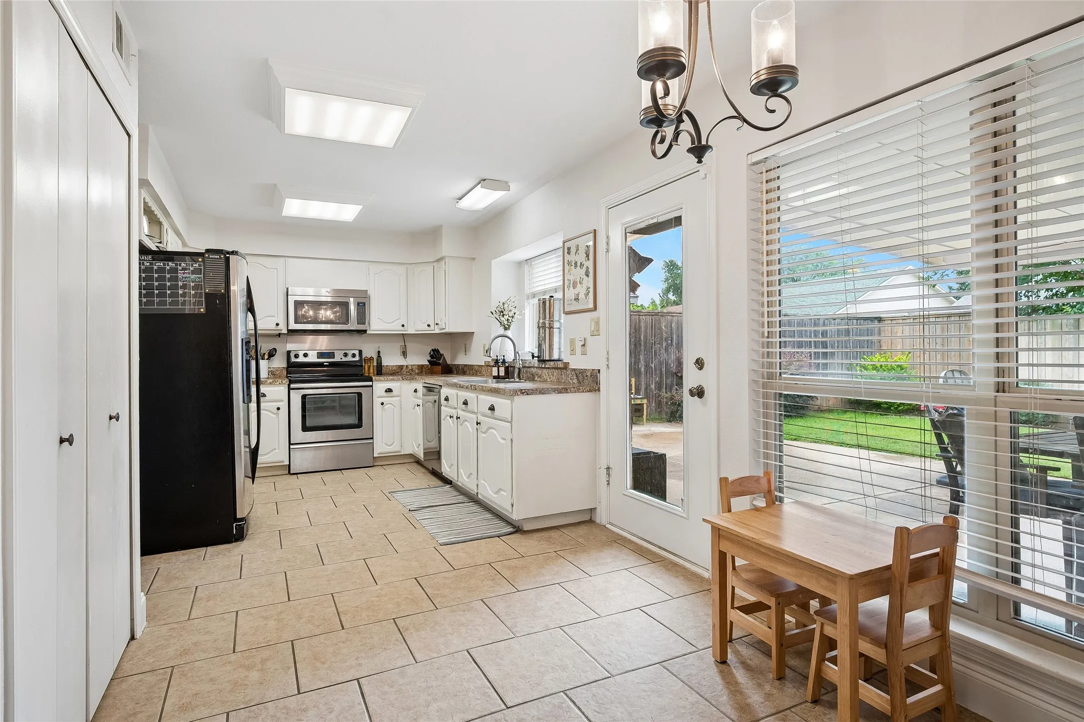 Single Family Residence For Sale in Denton County , 3017 Newcastle Court, Flower Mound, Texas 75028, 3 Bedroom, 2 Bathroom, 2 Garage spaces, 1,802 Sqft, built in 1984, mls#21287177, Real Estate Agent in Flower Mound, Homes For Sale in Denton county, Homes For Sale in Flower Mound, Realtor in Flower Mound Texas, Real Estate Brokerage Independent Realty Texas, Luminita Cordes Realtor