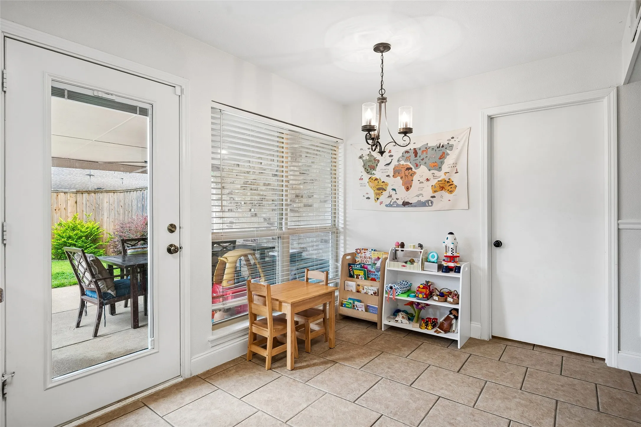 Single Family Residence For Sale in Denton County , 3017 Newcastle Court, Flower Mound, Texas 75028, 3 Bedroom, 2 Bathroom, 2 Garage spaces, 1,802 Sqft, built in 1984, mls#21287177, Real Estate Agent in Flower Mound, Homes For Sale in Denton county, Homes For Sale in Flower Mound, Realtor in Flower Mound Texas, Real Estate Brokerage Independent Realty Texas, Luminita Cordes Realtor