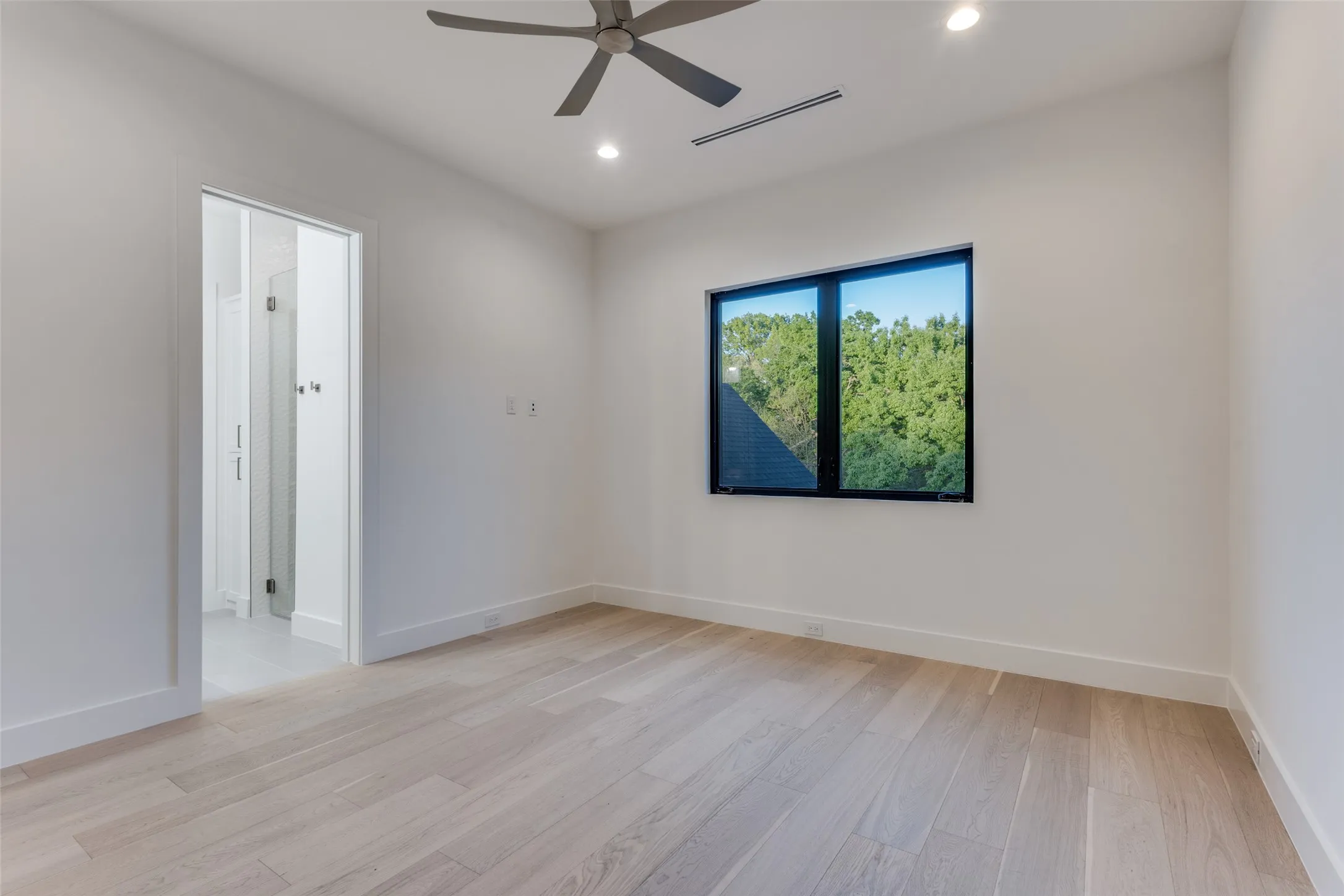 Single Family Residence For Sale in Collin County , 4636 Lake Breeze Drive, Mc Kinney, Texas 75071, 6 Bedroom, 8 Bathroom, 5 Garage spaces, 7,509 Sqft, built in 2025, mls#21291975, Real Estate Agent in Mc Kinney, Homes For Sale in Collin county, Homes For Sale in Mc Kinney, Realtor in Mc Kinney Texas, Real Estate Brokerage Independent Realty Texas, Luminita Cordes Realtor