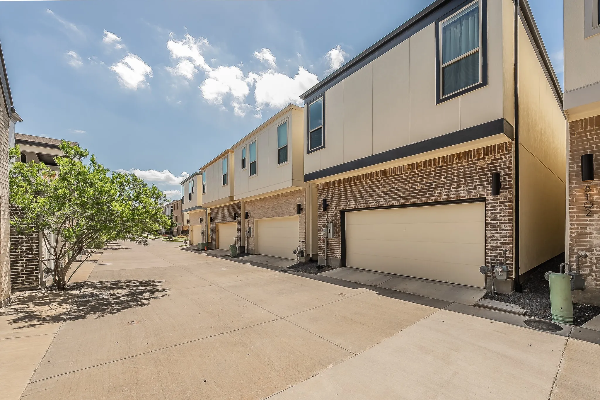 Single Family Residence For Sale in Dallas County , 8106 Emsworth Drive, Dallas, Texas 75231, 3 Bedroom, 3 Bathroom, 2 Garage spaces, 1,760 Sqft, built in 2022, mls#21291126, Real Estate Agent in Dallas, Homes For Sale in Dallas county, Homes For Sale in Dallas, Realtor in Dallas Texas, Real Estate Brokerage Independent Realty Texas, Luminita Cordes Realtor