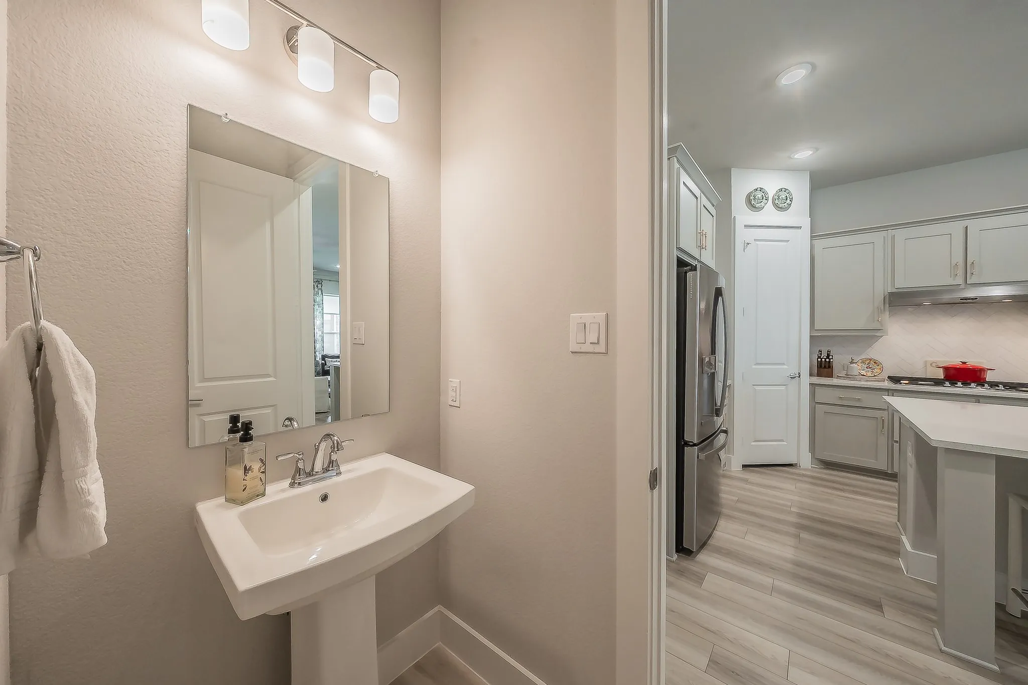 Single Family Residence For Sale in Dallas County , 8106 Emsworth Drive, Dallas, Texas 75231, 3 Bedroom, 3 Bathroom, 2 Garage spaces, 1,760 Sqft, built in 2022, mls#21291126, Real Estate Agent in Dallas, Homes For Sale in Dallas county, Homes For Sale in Dallas, Realtor in Dallas Texas, Real Estate Brokerage Independent Realty Texas, Luminita Cordes Realtor