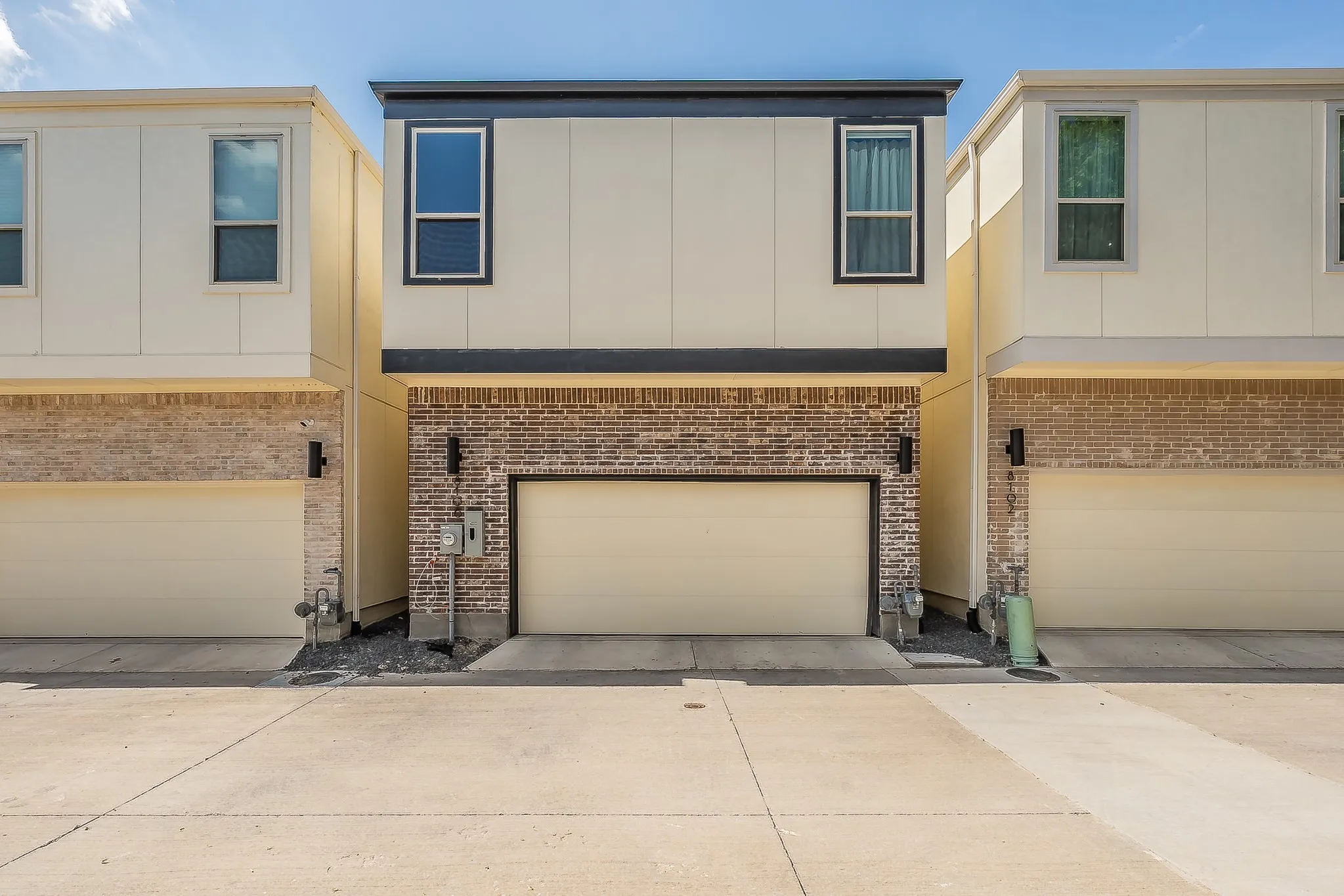 Single Family Residence For Sale in Dallas County , 8106 Emsworth Drive, Dallas, Texas 75231, 3 Bedroom, 3 Bathroom, 2 Garage spaces, 1,760 Sqft, built in 2022, mls#21291126, Real Estate Agent in Dallas, Homes For Sale in Dallas county, Homes For Sale in Dallas, Realtor in Dallas Texas, Real Estate Brokerage Independent Realty Texas, Luminita Cordes Realtor