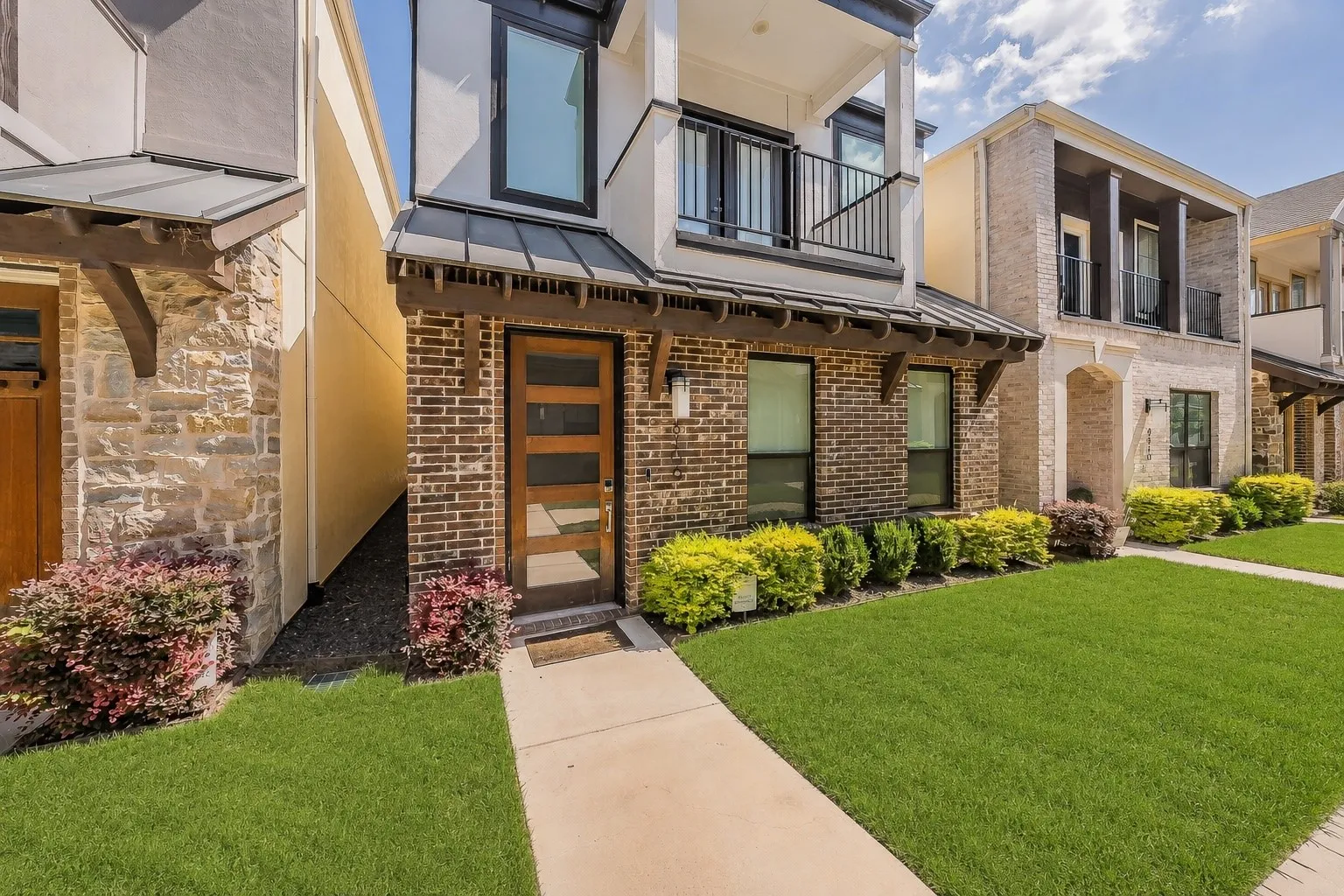 Single Family Residence For Sale in Dallas County , 8106 Emsworth Drive, Dallas, Texas 75231, 3 Bedroom, 3 Bathroom, 2 Garage spaces, 1,760 Sqft, built in 2022, mls#21291126, Real Estate Agent in Dallas, Homes For Sale in Dallas county, Homes For Sale in Dallas, Realtor in Dallas Texas, Real Estate Brokerage Independent Realty Texas, Luminita Cordes Realtor