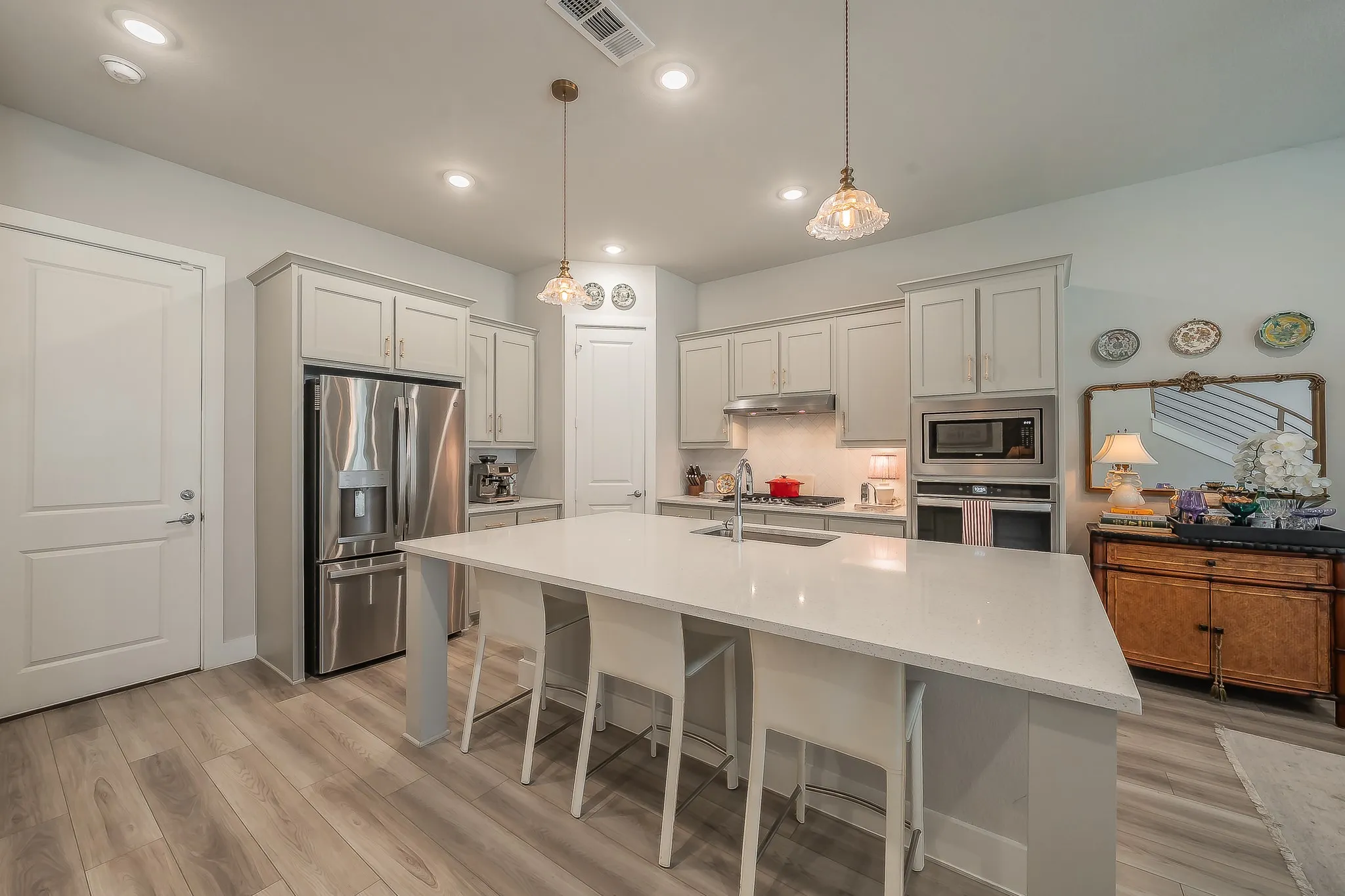 Single Family Residence For Sale in Dallas County , 8106 Emsworth Drive, Dallas, Texas 75231, 3 Bedroom, 3 Bathroom, 2 Garage spaces, 1,760 Sqft, built in 2022, mls#21291126, Real Estate Agent in Dallas, Homes For Sale in Dallas county, Homes For Sale in Dallas, Realtor in Dallas Texas, Real Estate Brokerage Independent Realty Texas, Luminita Cordes Realtor