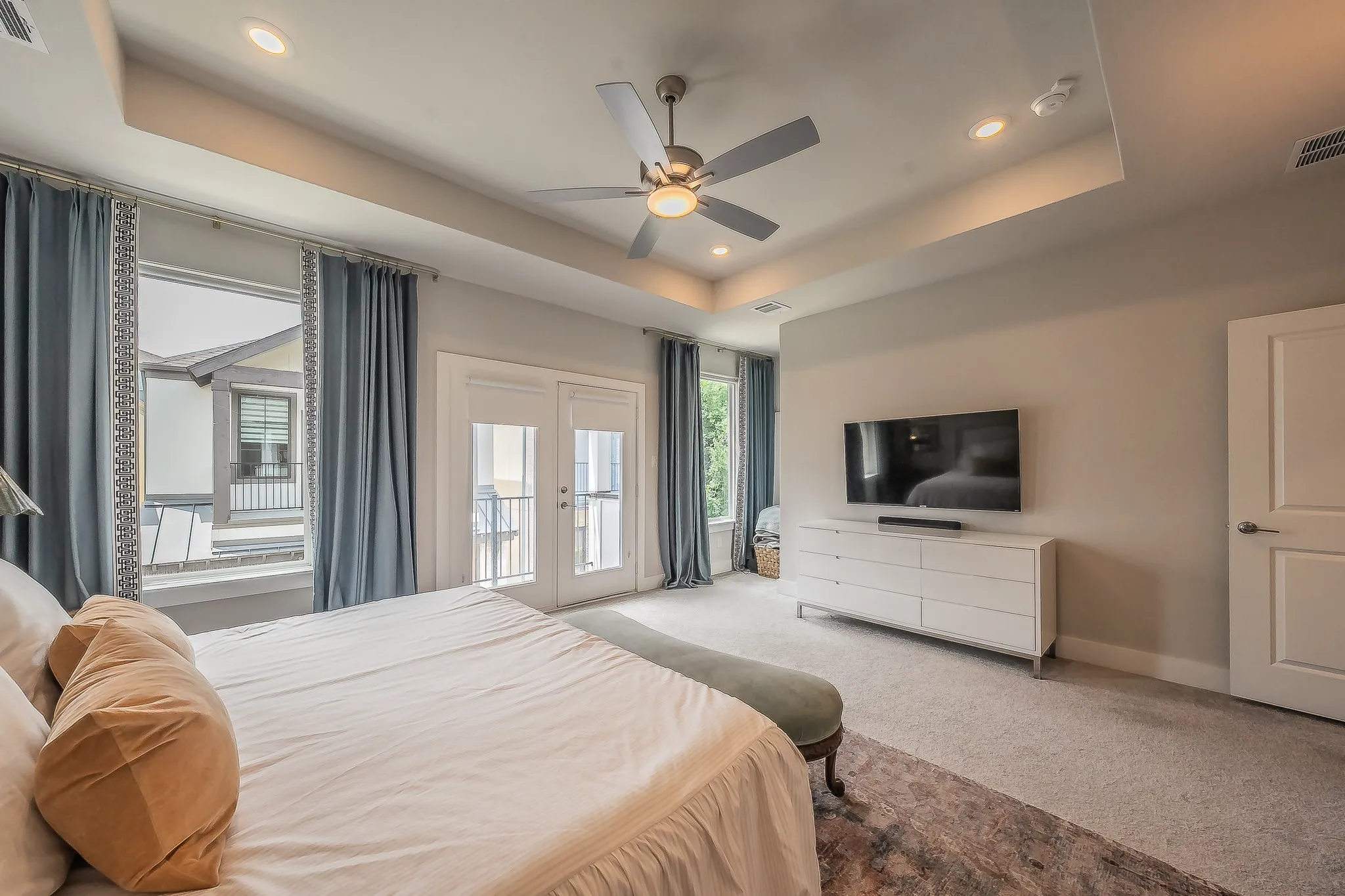 Single Family Residence For Sale in Dallas County , 8106 Emsworth Drive, Dallas, Texas 75231, 3 Bedroom, 3 Bathroom, 2 Garage spaces, 1,760 Sqft, built in 2022, mls#21291126, Real Estate Agent in Dallas, Homes For Sale in Dallas county, Homes For Sale in Dallas, Realtor in Dallas Texas, Real Estate Brokerage Independent Realty Texas, Luminita Cordes Realtor
