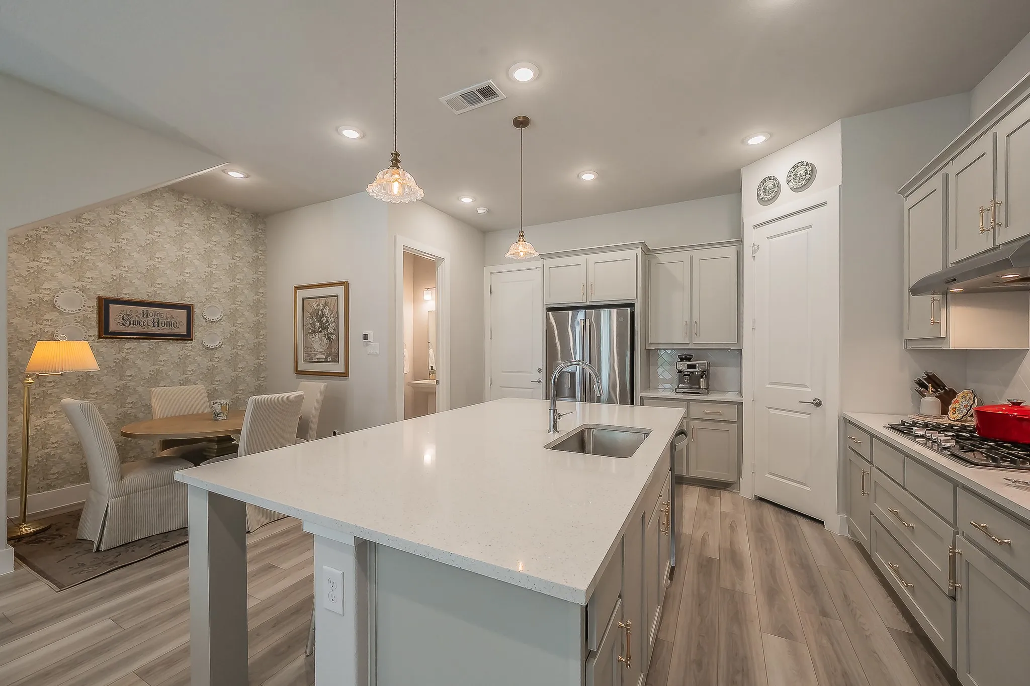 Single Family Residence For Sale in Dallas County , 8106 Emsworth Drive, Dallas, Texas 75231, 3 Bedroom, 3 Bathroom, 2 Garage spaces, 1,760 Sqft, built in 2022, mls#21291126, Real Estate Agent in Dallas, Homes For Sale in Dallas county, Homes For Sale in Dallas, Realtor in Dallas Texas, Real Estate Brokerage Independent Realty Texas, Luminita Cordes Realtor