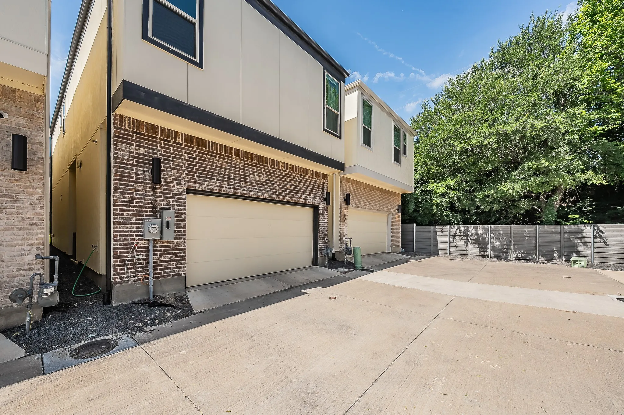 Single Family Residence For Sale in Dallas County , 8106 Emsworth Drive, Dallas, Texas 75231, 3 Bedroom, 3 Bathroom, 2 Garage spaces, 1,760 Sqft, built in 2022, mls#21291126, Real Estate Agent in Dallas, Homes For Sale in Dallas county, Homes For Sale in Dallas, Realtor in Dallas Texas, Real Estate Brokerage Independent Realty Texas, Luminita Cordes Realtor