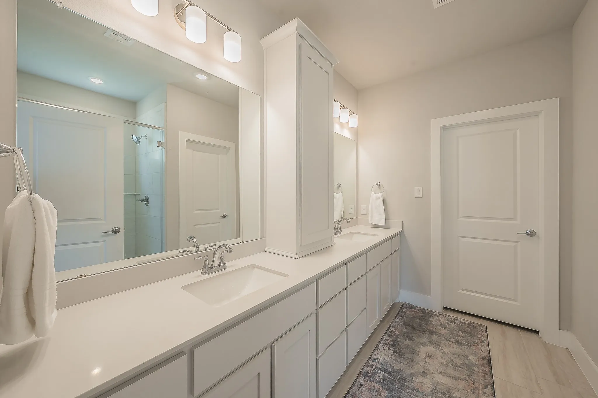 Single Family Residence For Sale in Dallas County , 8106 Emsworth Drive, Dallas, Texas 75231, 3 Bedroom, 3 Bathroom, 2 Garage spaces, 1,760 Sqft, built in 2022, mls#21291126, Real Estate Agent in Dallas, Homes For Sale in Dallas county, Homes For Sale in Dallas, Realtor in Dallas Texas, Real Estate Brokerage Independent Realty Texas, Luminita Cordes Realtor