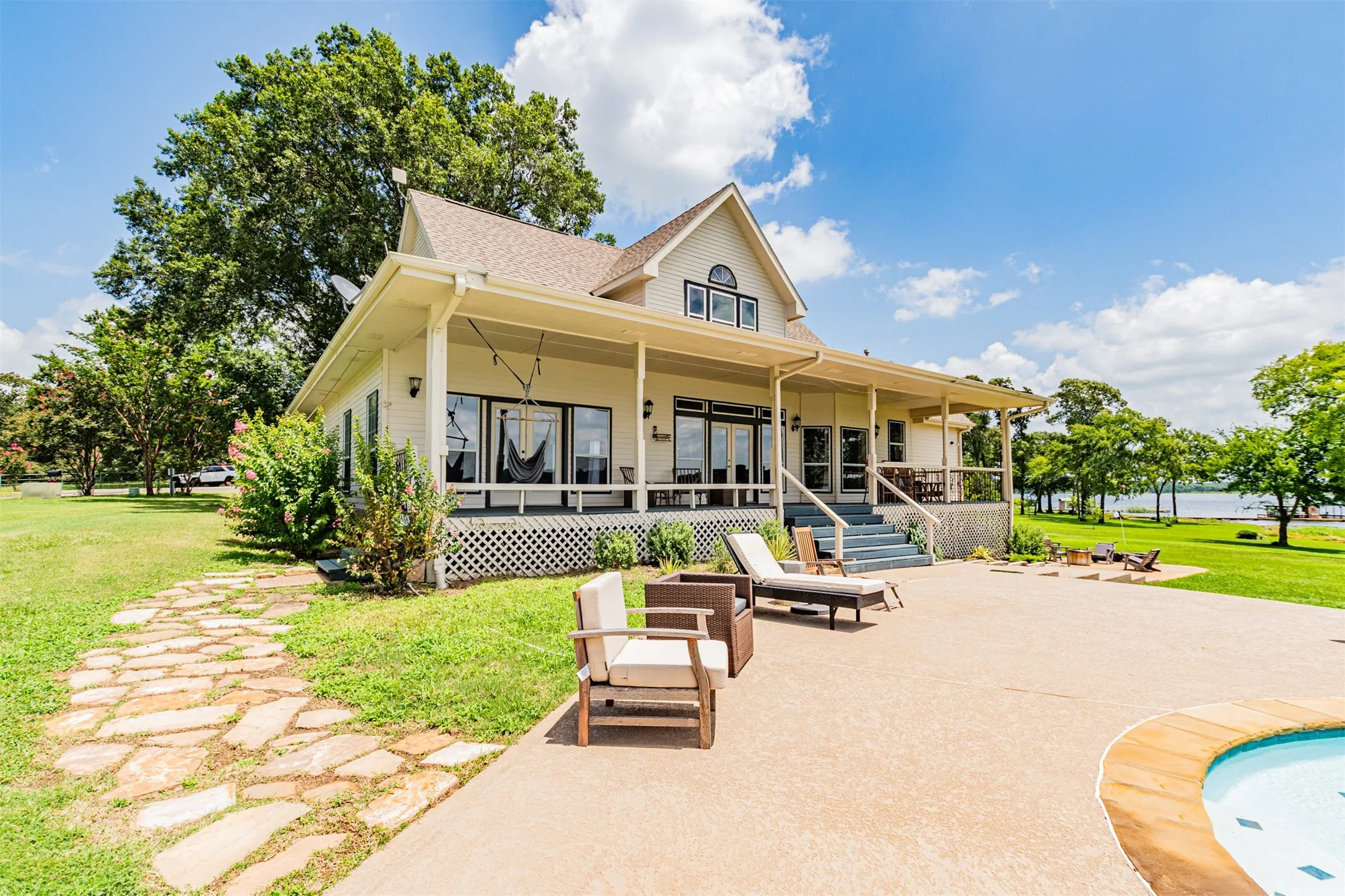 Single Family Residence For Sale in Wood County , 1747 County Road 1785, Yantis, Texas 75497, 5 Bedrooms, 4 Bathrooms, 2 Garage spaces, 3,556 Sqft, built in 1997, Price $961,900, mls#21292576, Real Estate Agent in Yantis, Homes For Sale in Wood county, Homes For Sale in Yantis, Realtor in Yantis Texas, Real Estate Brokerage Independent Realty Texas, Luminita Cordes Realtor