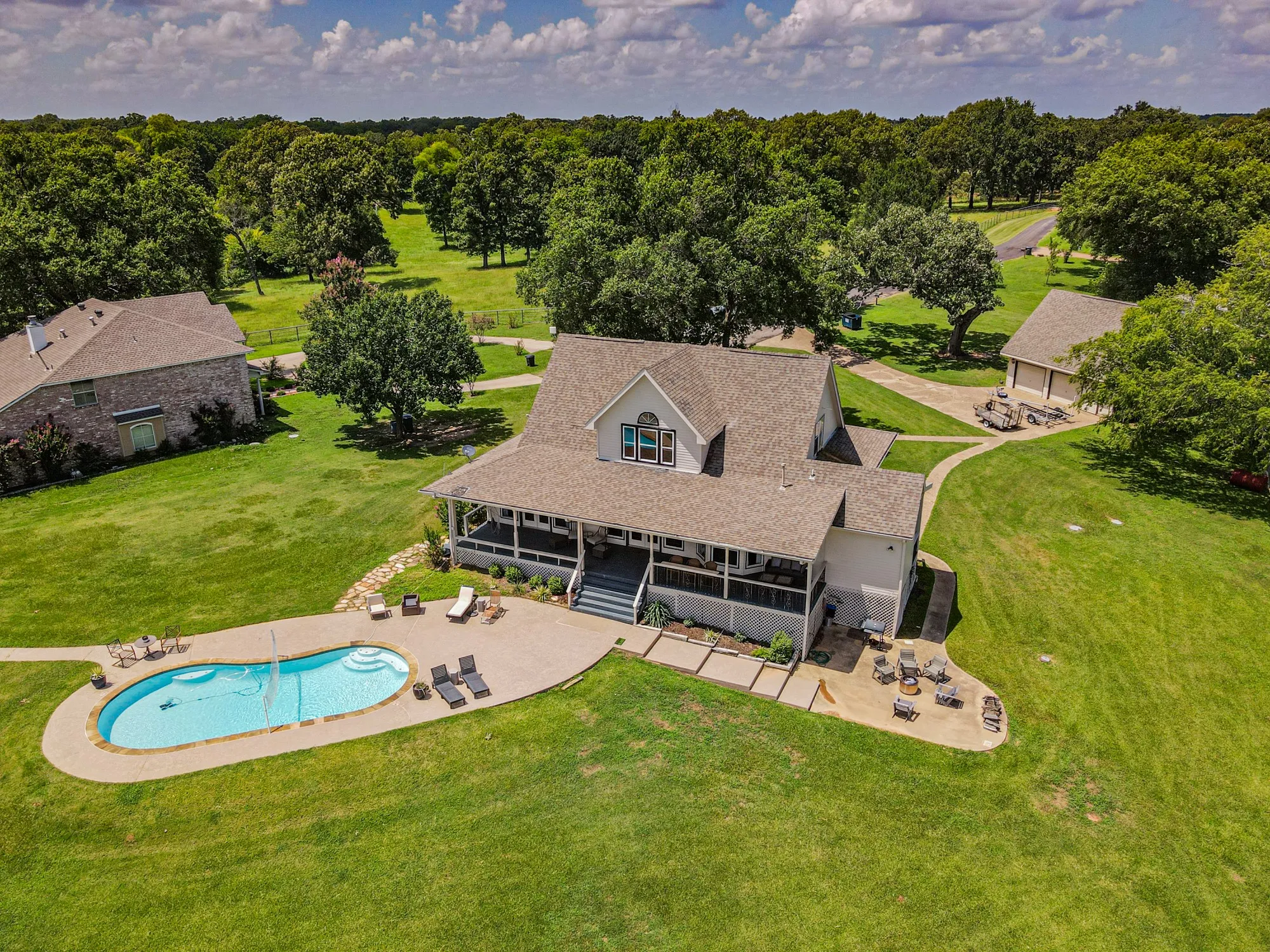 Single Family Residence For Sale in Wood County , 1747 County Road 1785, Yantis, Texas 75497, 5 Bedrooms, 4 Bathrooms, 2 Garage spaces, 3,556 Sqft, built in 1997, Price $961,900, mls#21292576, Real Estate Agent in Yantis, Homes For Sale in Wood county, Homes For Sale in Yantis, Realtor in Yantis Texas, Real Estate Brokerage Independent Realty Texas, Luminita Cordes Realtor
