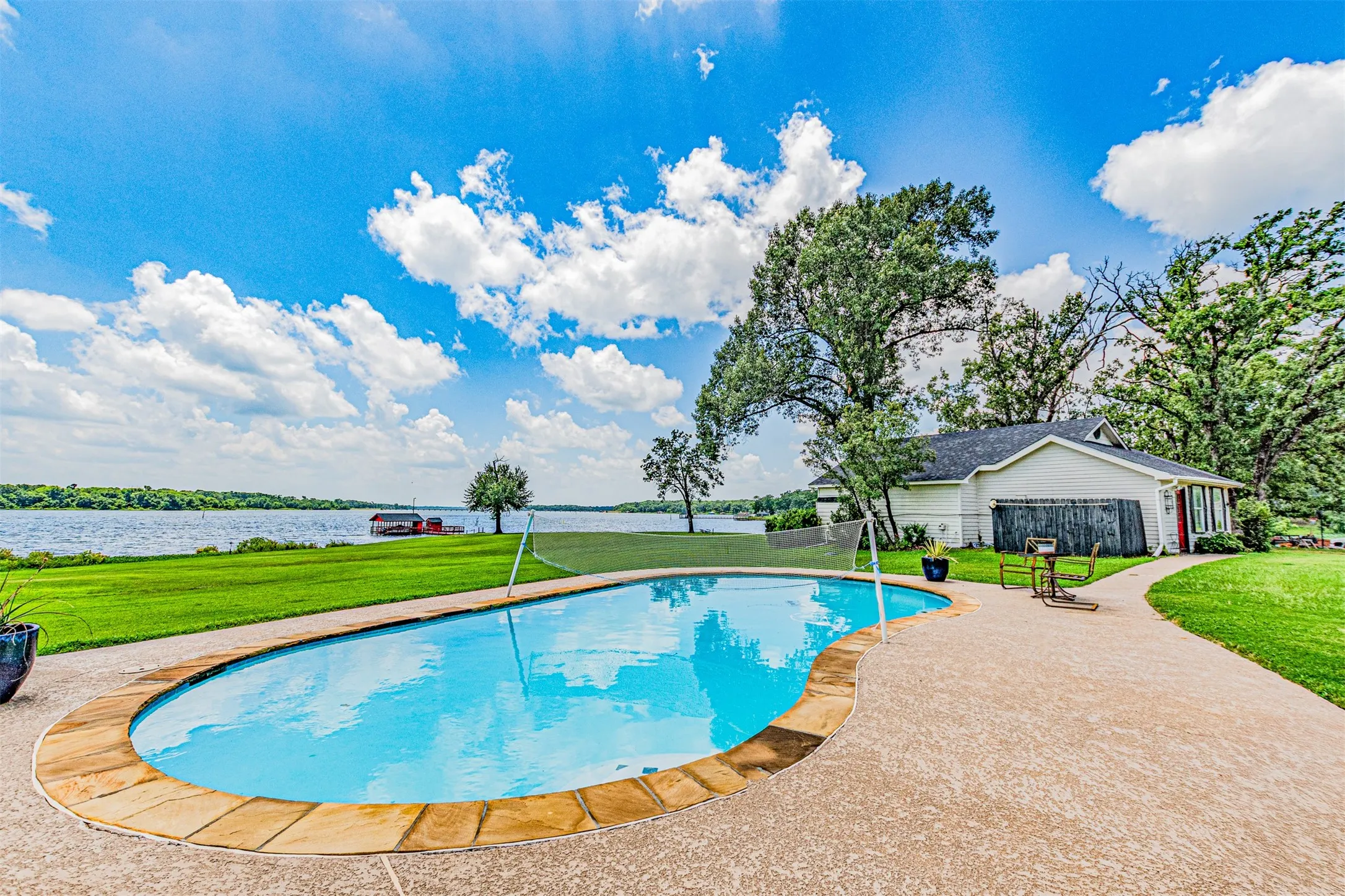 Single Family Residence For Sale in Wood County , 1747 County Road 1785, Yantis, Texas 75497, 5 Bedrooms, 4 Bathrooms, 2 Garage spaces, 3,556 Sqft, built in 1997, Price $961,900, mls#21292576, Real Estate Agent in Yantis, Homes For Sale in Wood county, Homes For Sale in Yantis, Realtor in Yantis Texas, Real Estate Brokerage Independent Realty Texas, Luminita Cordes Realtor