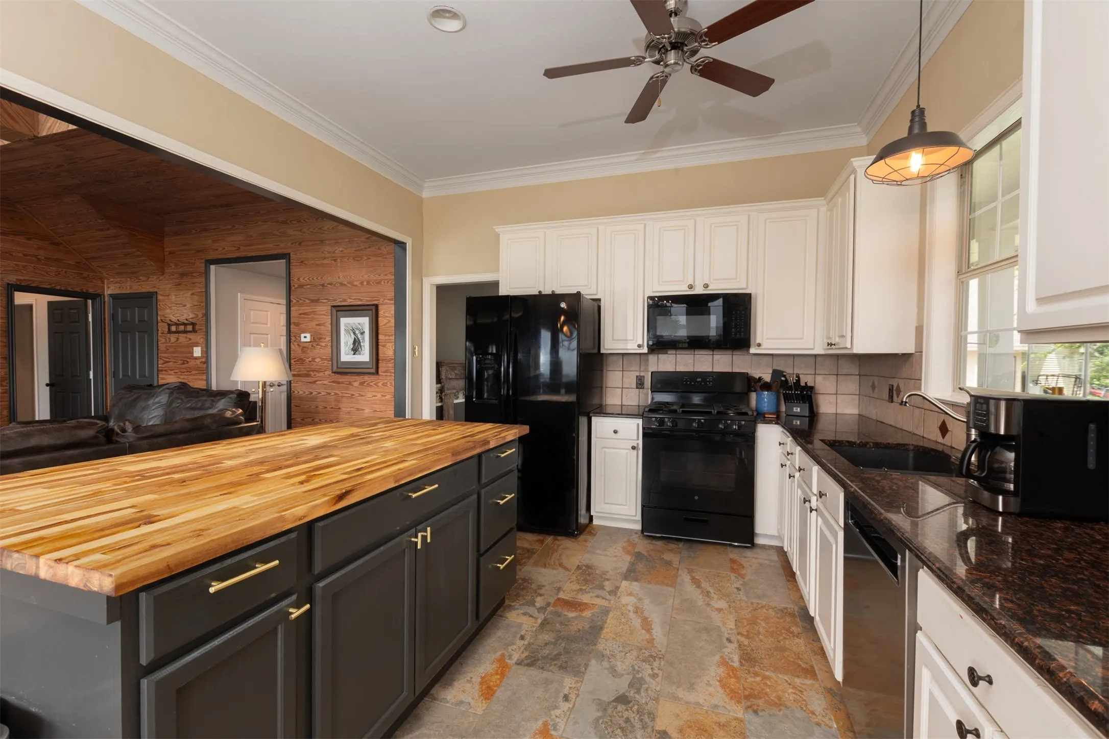 Single Family Residence For Sale in Wood County , 1747 County Road 1785, Yantis, Texas 75497, 5 Bedrooms, 4 Bathrooms, 2 Garage spaces, 3,556 Sqft, built in 1997, Price $961,900, mls#21292576, Real Estate Agent in Yantis, Homes For Sale in Wood county, Homes For Sale in Yantis, Realtor in Yantis Texas, Real Estate Brokerage Independent Realty Texas, Luminita Cordes Realtor