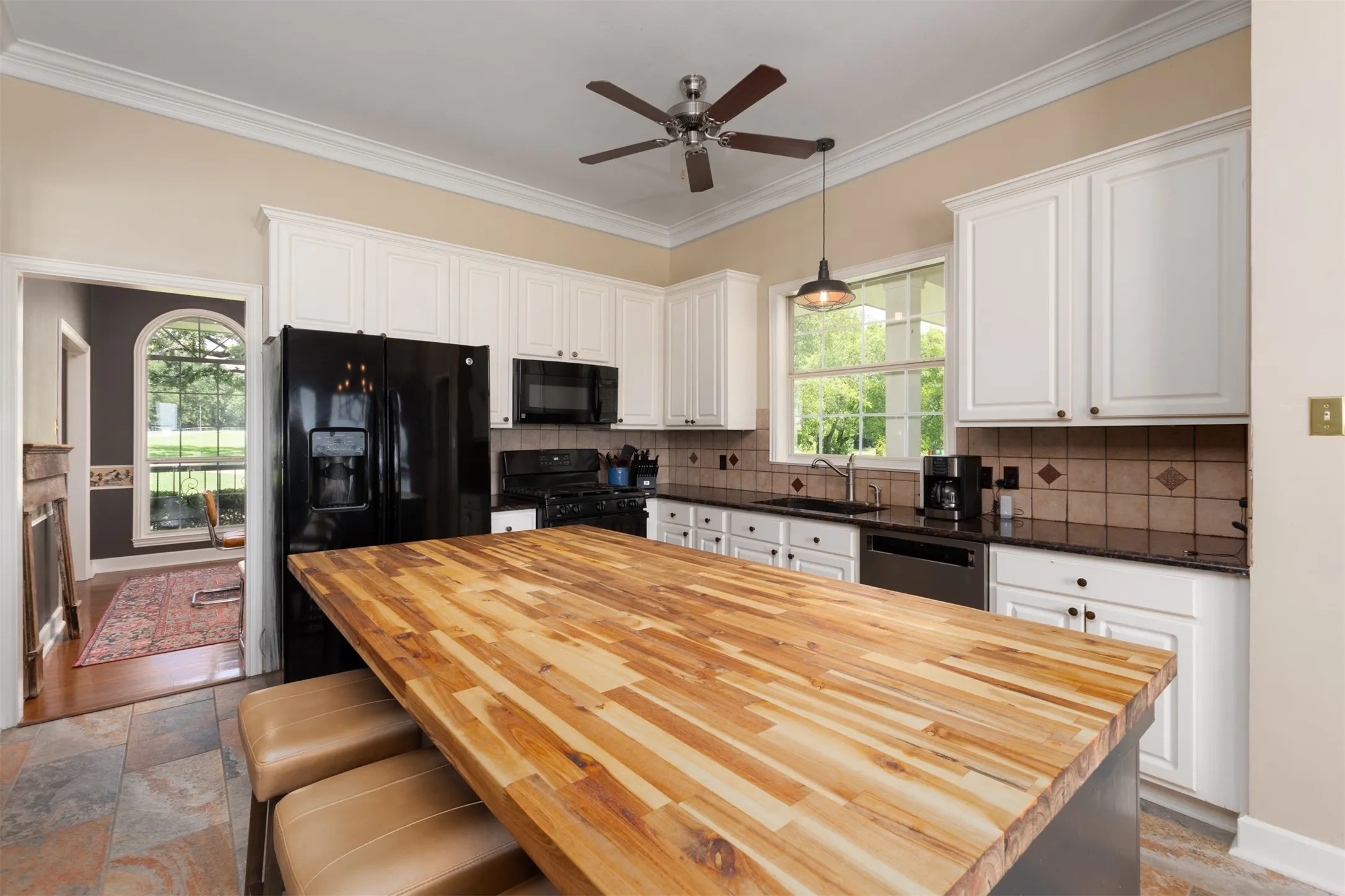 Single Family Residence For Sale in Wood County , 1747 County Road 1785, Yantis, Texas 75497, 5 Bedrooms, 4 Bathrooms, 2 Garage spaces, 3,556 Sqft, built in 1997, Price $961,900, mls#21292576, Real Estate Agent in Yantis, Homes For Sale in Wood county, Homes For Sale in Yantis, Realtor in Yantis Texas, Real Estate Brokerage Independent Realty Texas, Luminita Cordes Realtor