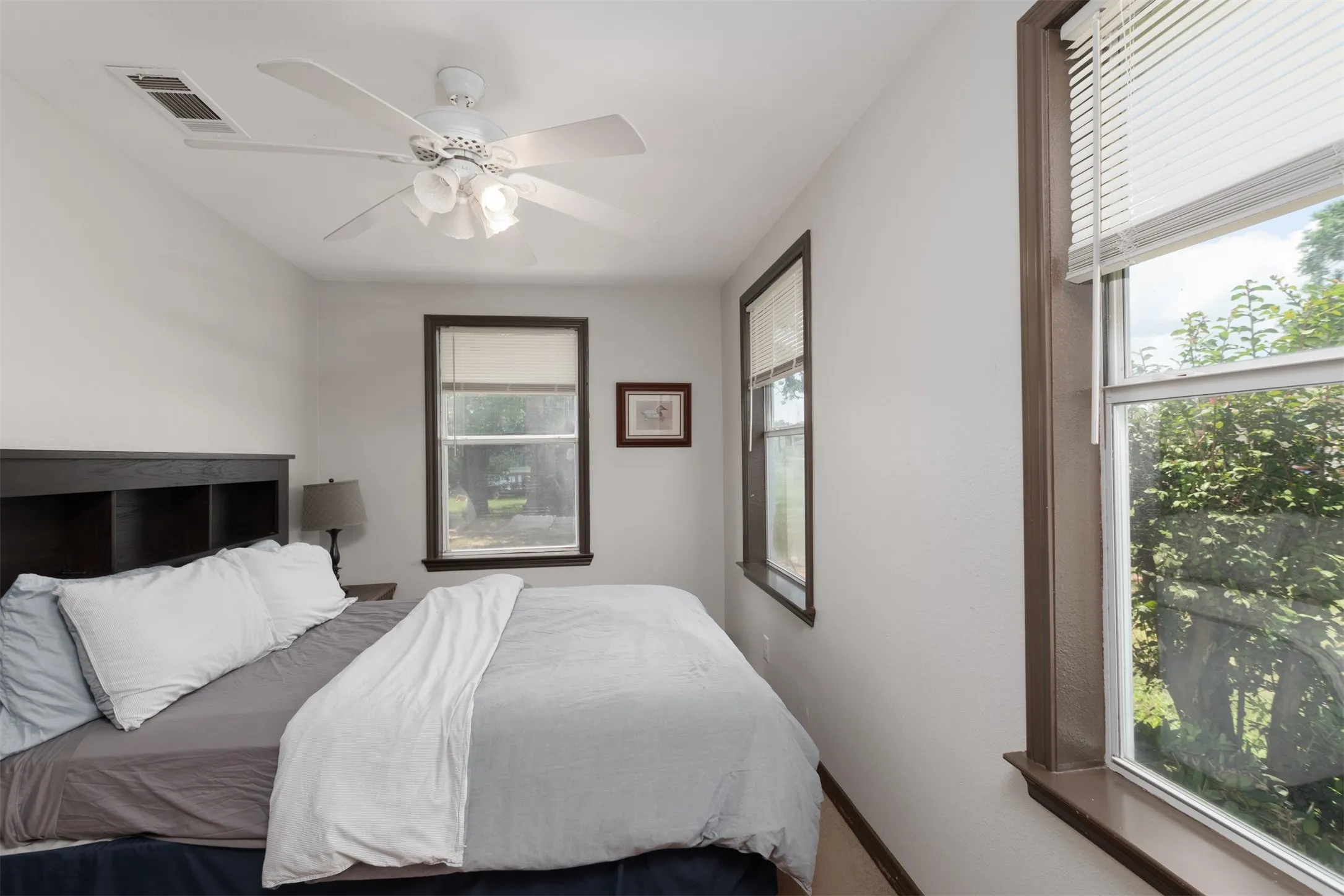 Single Family Residence For Sale in Wood County , 1747 County Road 1785, Yantis, Texas 75497, 5 Bedrooms, 4 Bathrooms, 2 Garage spaces, 3,556 Sqft, built in 1997, Price $961,900, mls#21292576, Real Estate Agent in Yantis, Homes For Sale in Wood county, Homes For Sale in Yantis, Realtor in Yantis Texas, Real Estate Brokerage Independent Realty Texas, Luminita Cordes Realtor